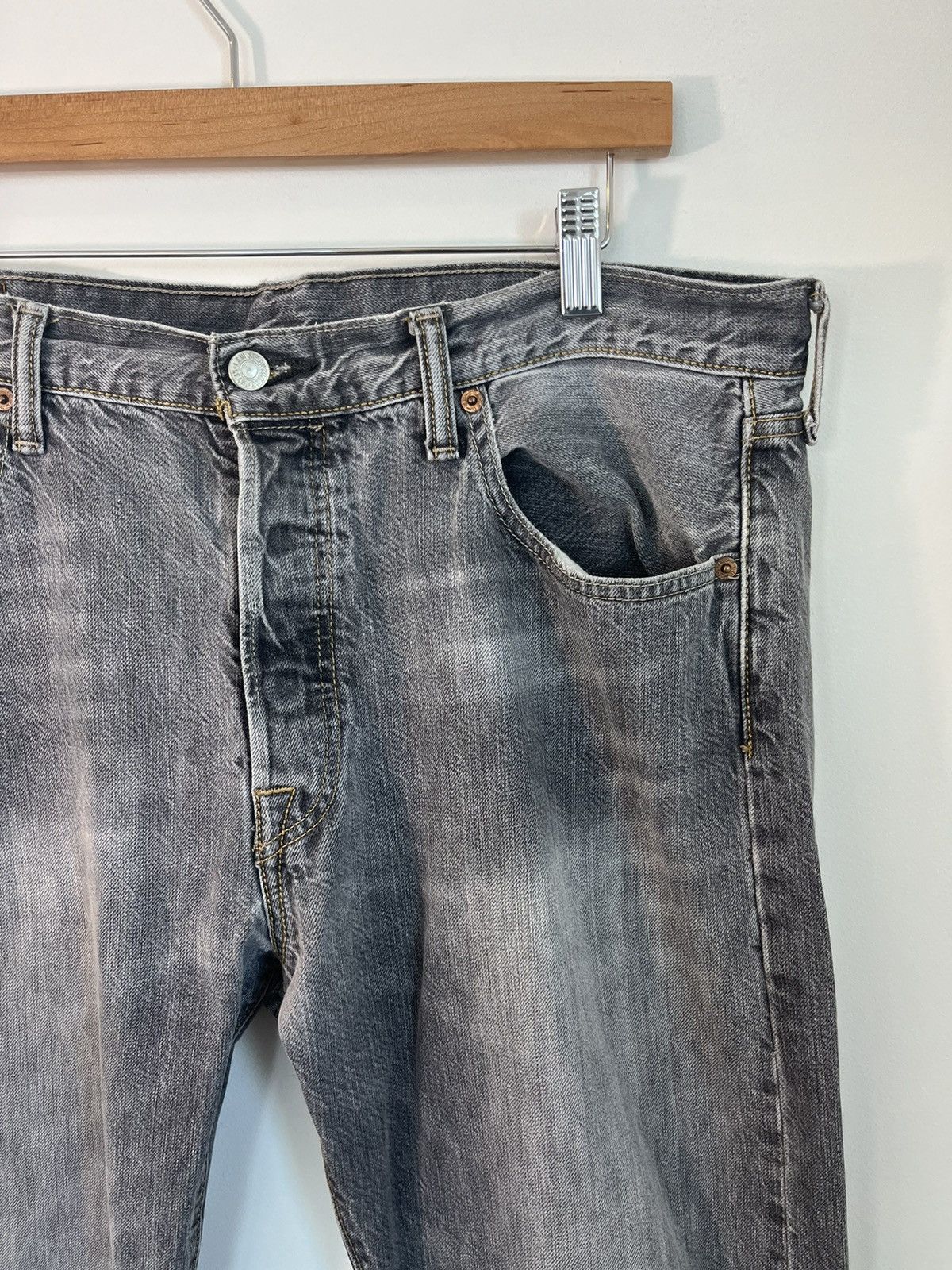 Vintage Levi 501 Sun Faded Gray Distressed Jeans Size US 36 / EU 52 - 2 Thumbnail