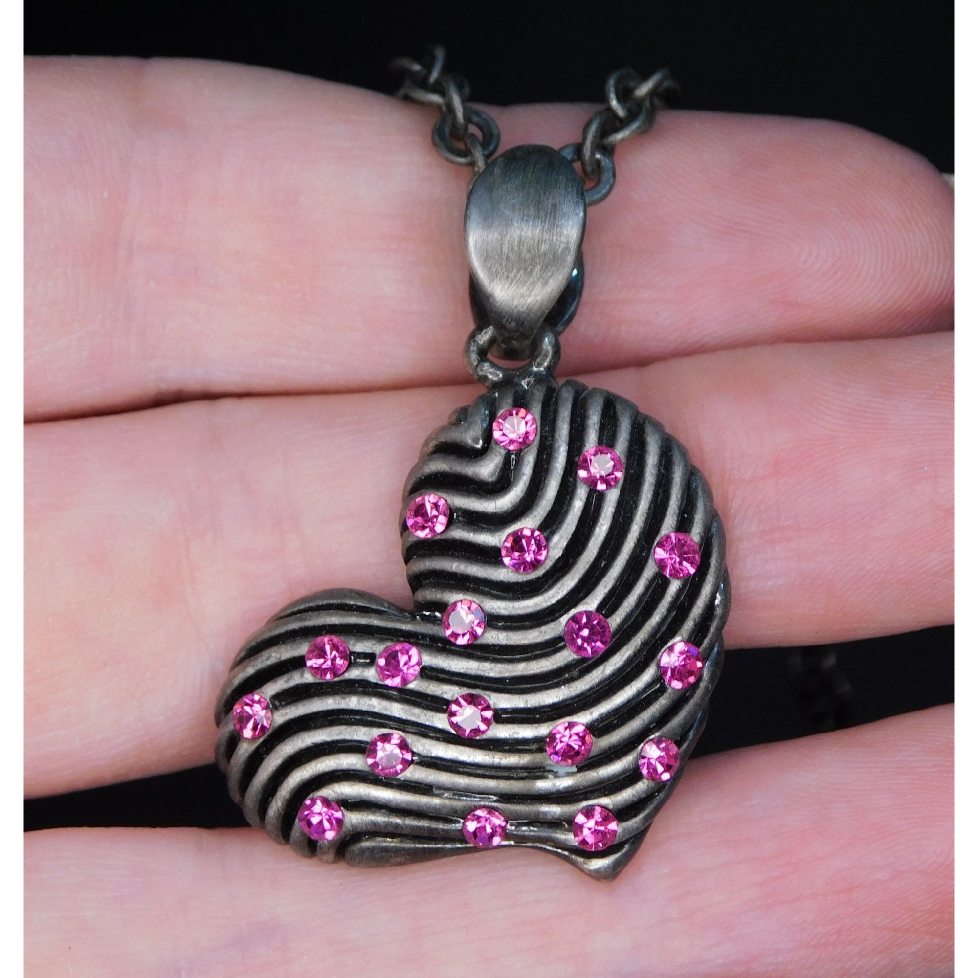 Other Glam Goth Pink Rhinestone Striped Heart Necklace Size ONE SIZE - 4 Thumbnail