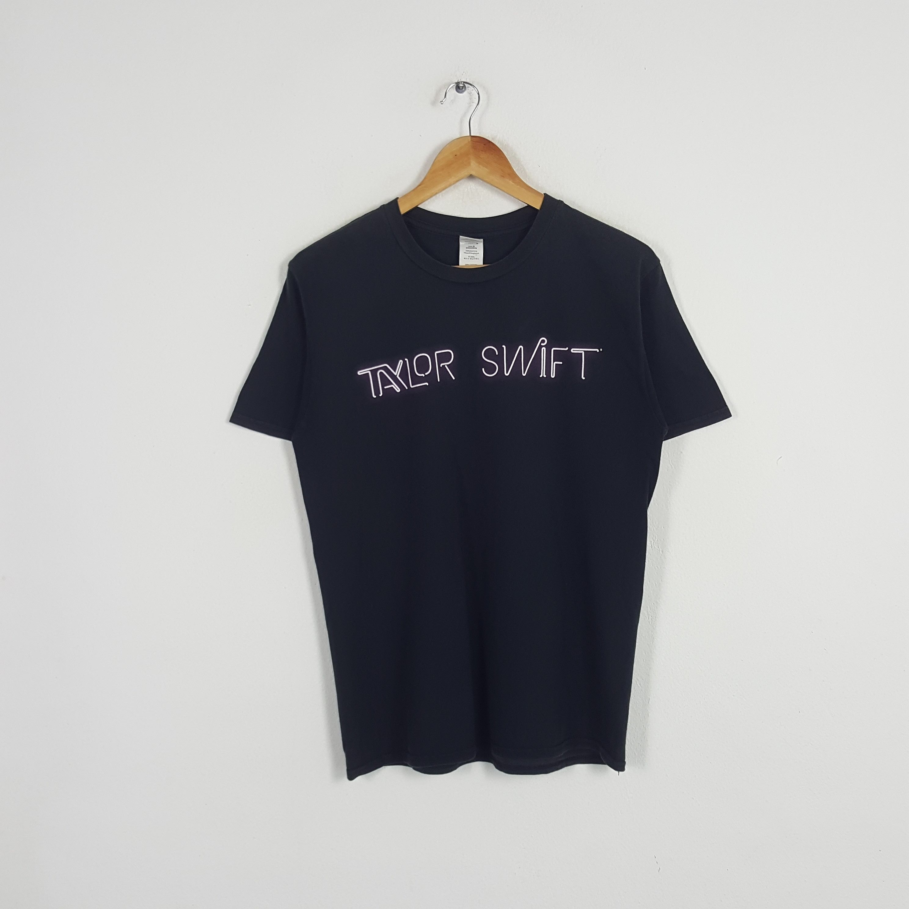 Band Tees × Vintage Vintage Taylor Swift American Singer 1989 Tour Tshirt Size US S / EU 44-46 / 1 - 1 Thumbnail