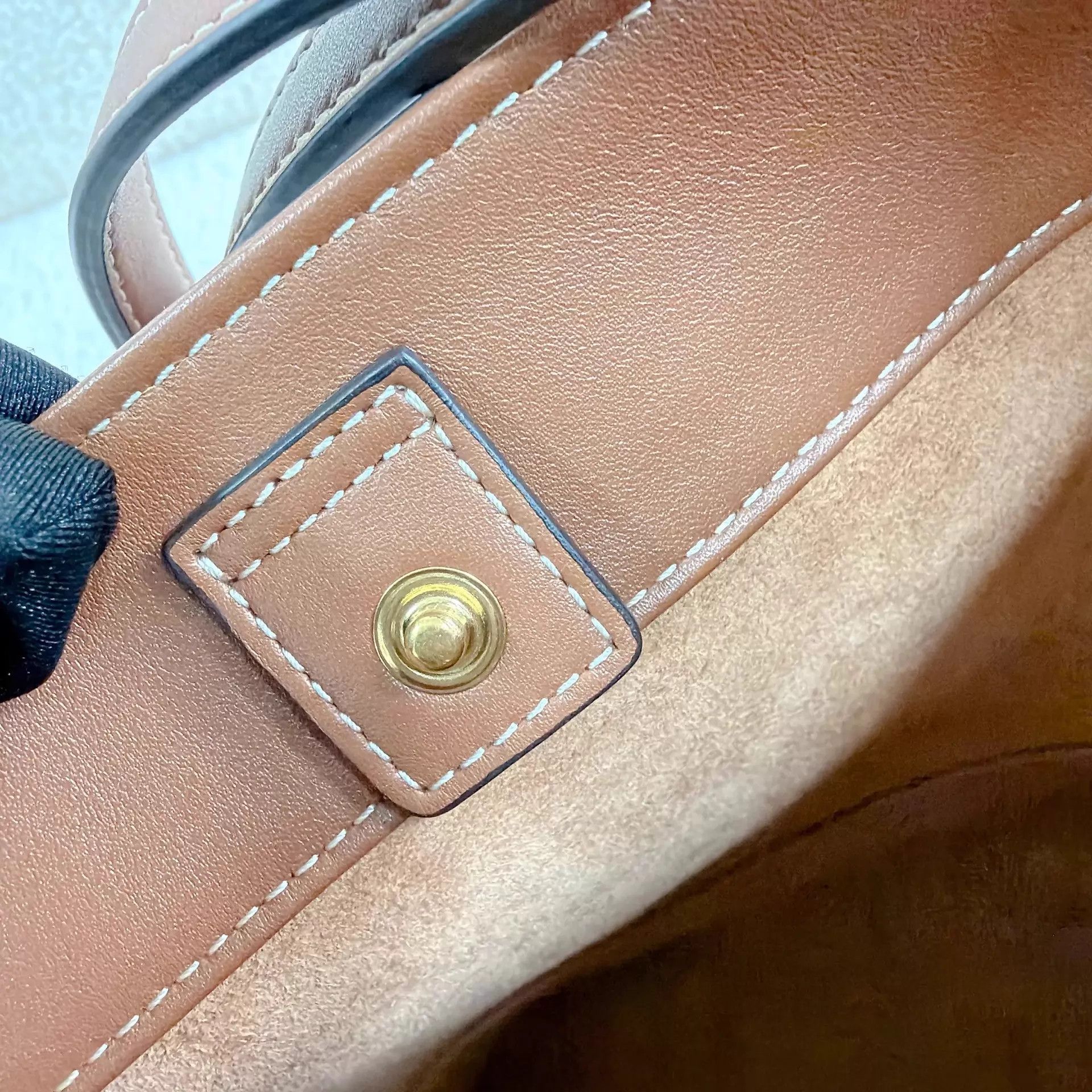 Celine Celine Cuir Triomphe Caramel Small Calfskin Logo Size ONE SIZE - 9 Thumbnail
