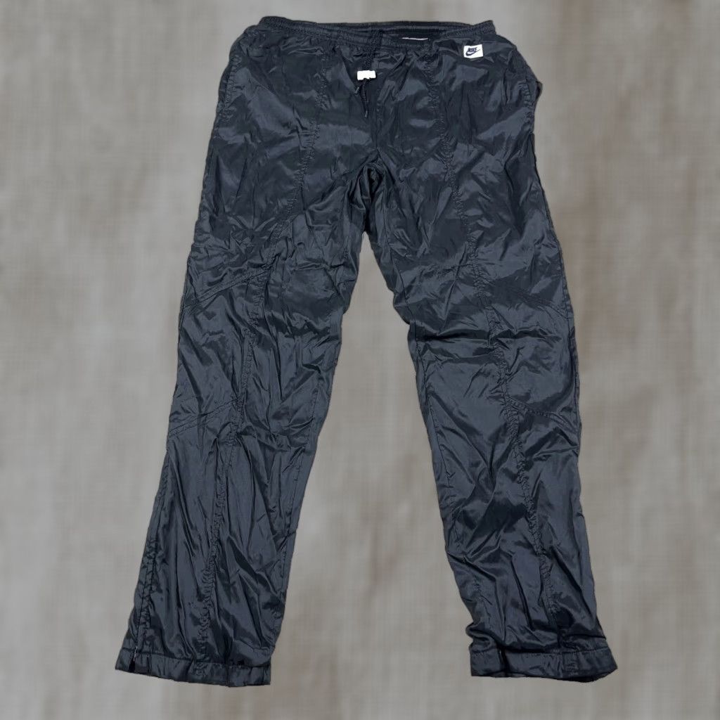 Nike VINTAGE Nike Pants Men Large Black Track Pants Windbreakers 90s Y2K Baggy Joggers 80s Athleisure Classic Modern Sports Mens Regular Black Nike Pants Size US 33 - 1 Thumbnail