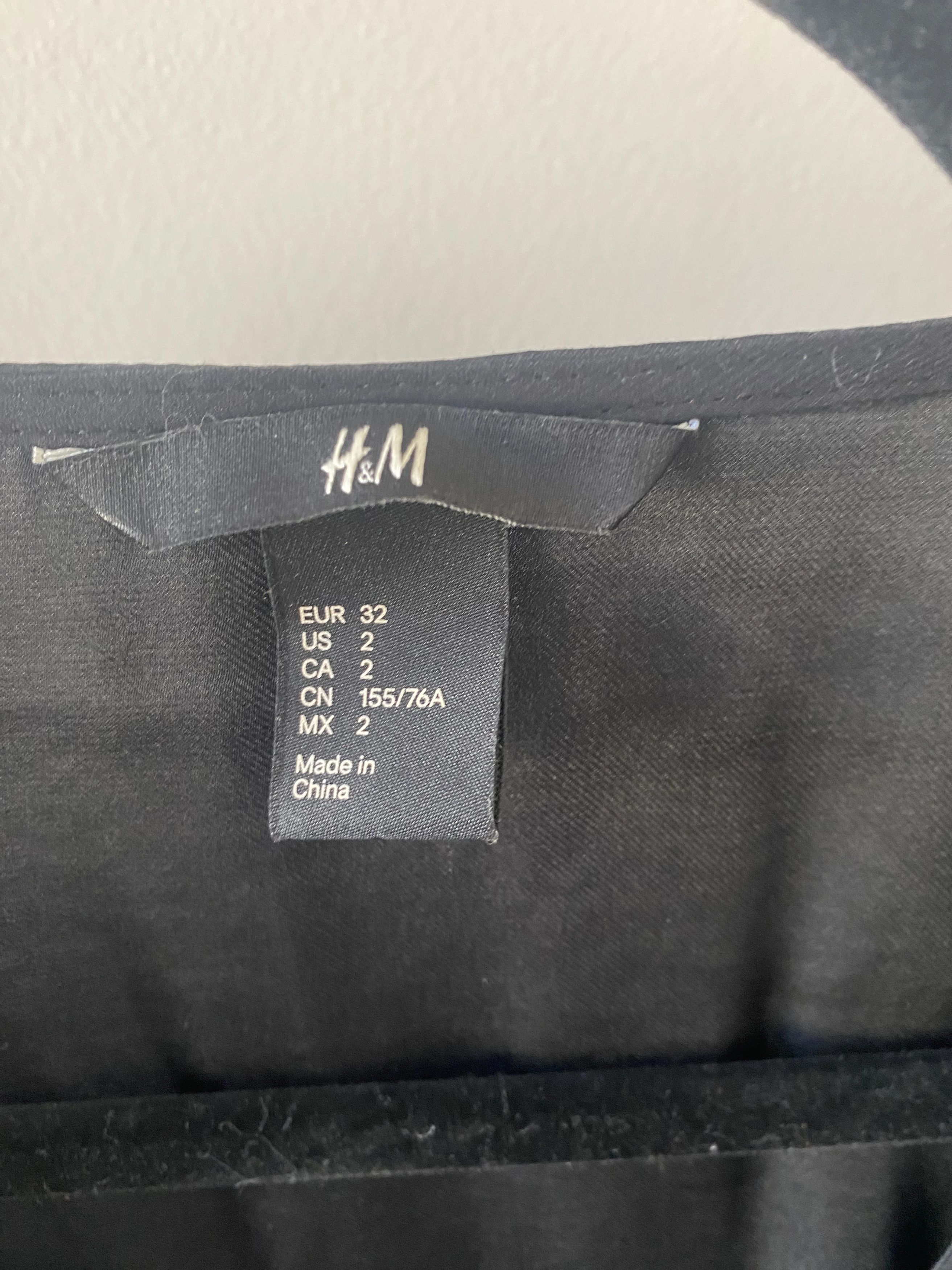 H&M H&M Black Sleeveless Crew Neck Mini Dress US 2 Size XXS / US 00 / IT 34 - 2 Thumbnail