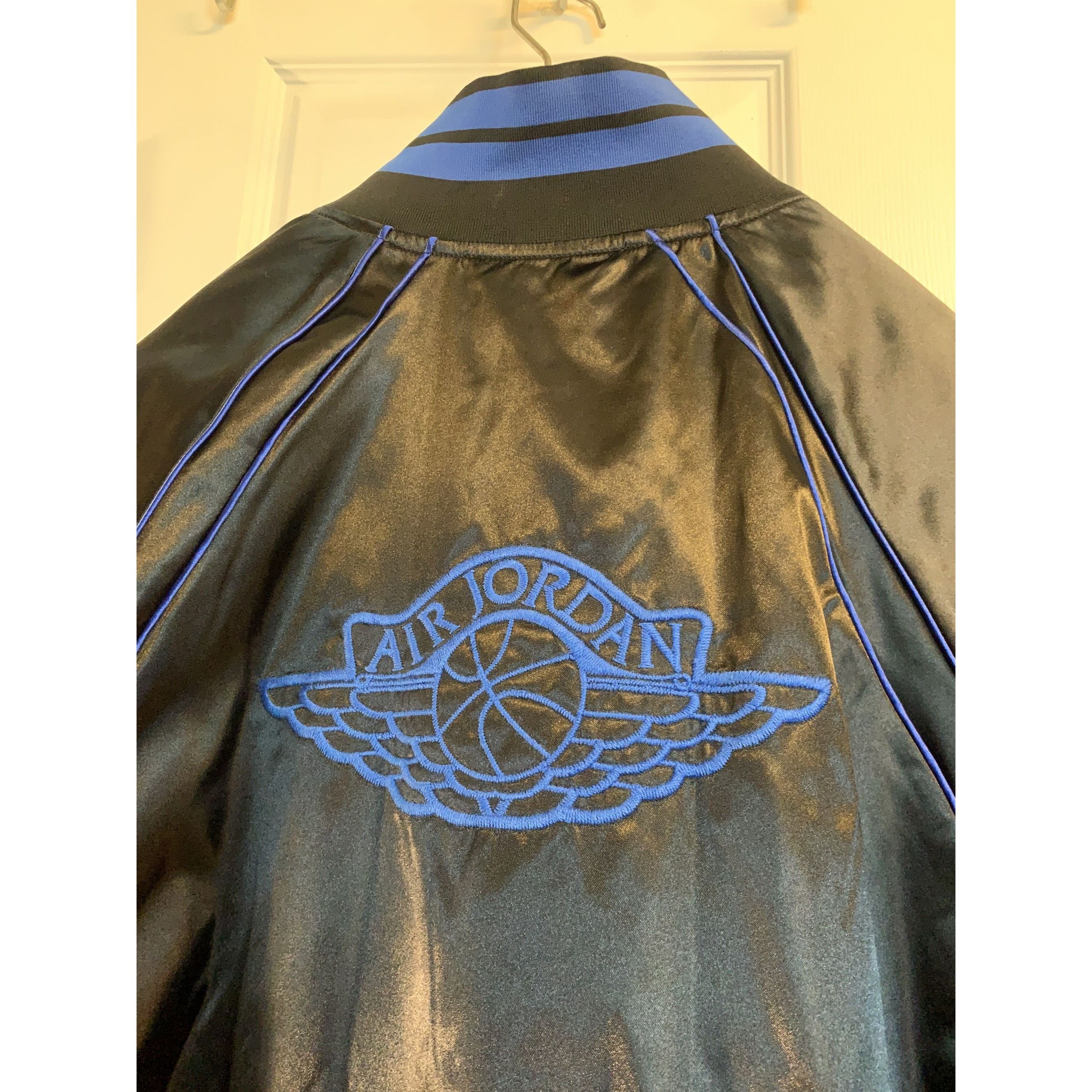 Jordan Brand Air Jordan 1 Wings Retro Royal Authentic Black Satin Jacket Size US XXL / EU 58 / 5 - 9 Thumbnail