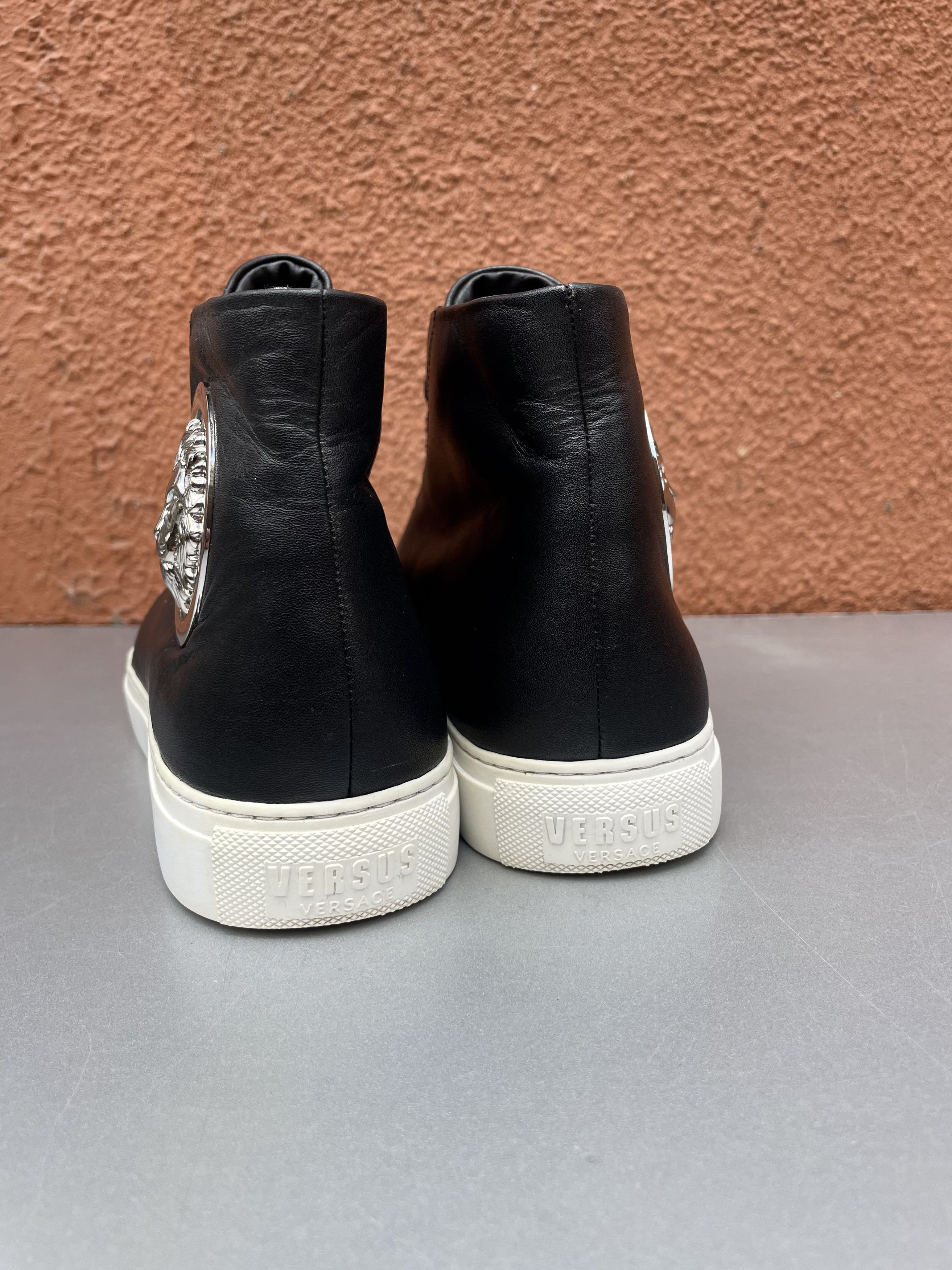 Versus Versace Rare Versace versus hi-top logo silver Size US 8 / EU 41 - 5 Thumbnail