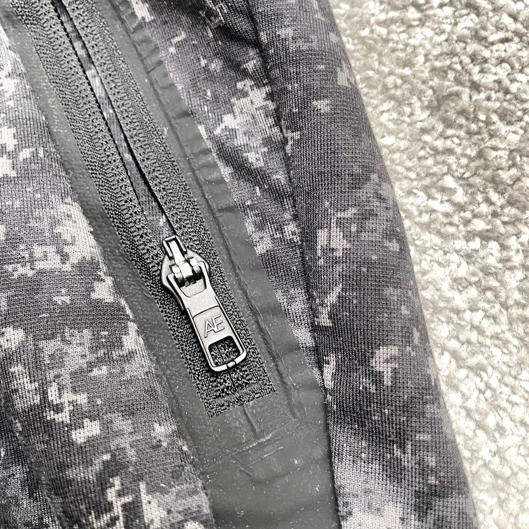 American Eagle Outfitters American Eagle Outfitters Jogger Pants Mens S Black Camouflage Lightweight Fleece 28x27.5 Zip Pocket Athletic Year-Round All Measurements in Photos Size US 29 - 7 Thumbnail