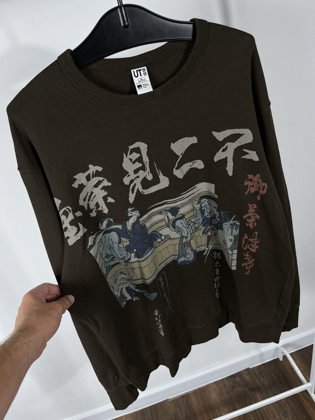 Uniqlo Uniqlo UT MFA Graphic Sweatshirt Japanese Print XL Brown Size US XL / EU 56 / 4 - 6 Thumbnail