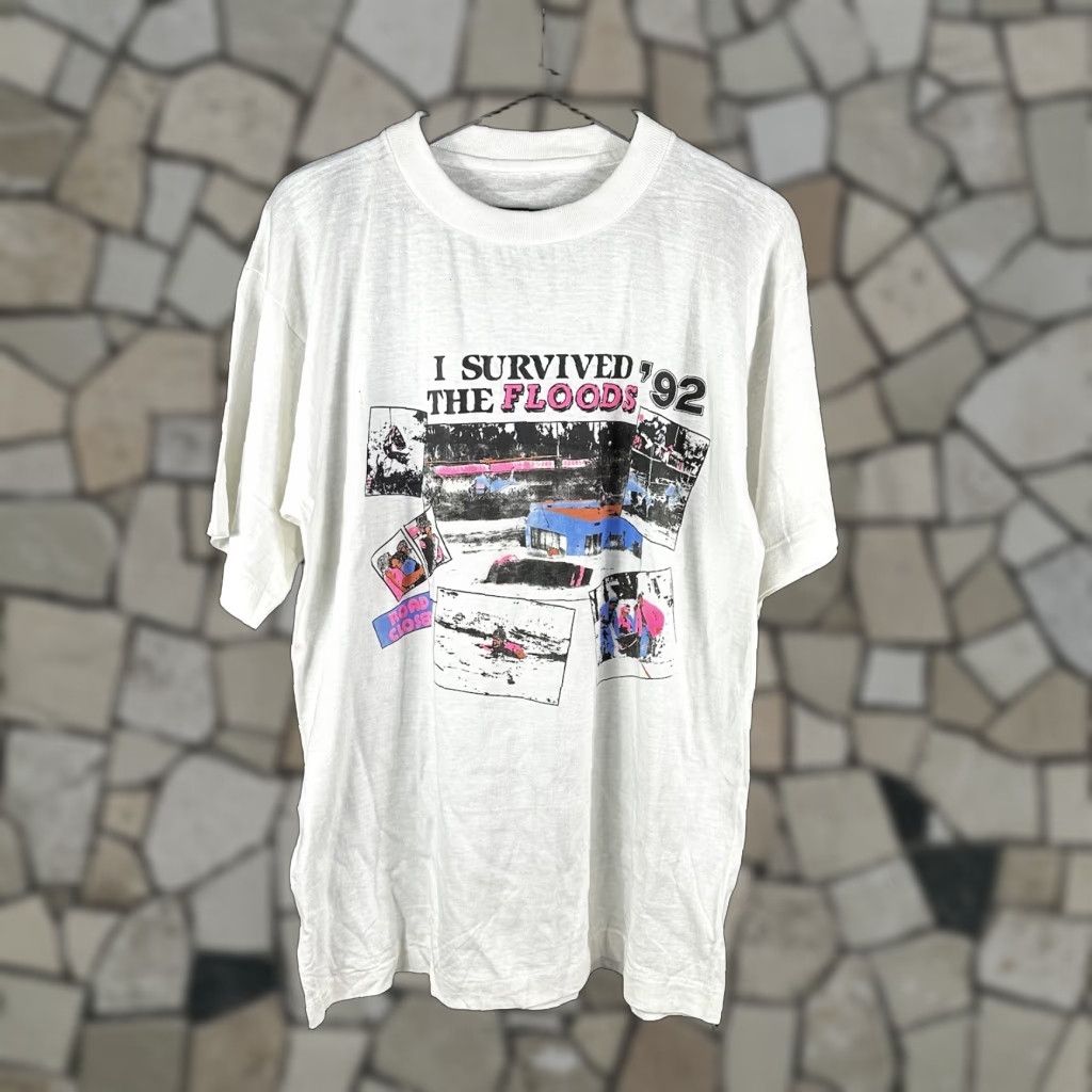 Vintage VINTAGE 90s 1992 “I Survived the Floods ‘92” T-shirt XL Ex Cond Shirt Mens Size US XL / EU 56 / 4 - 1 Thumbnail