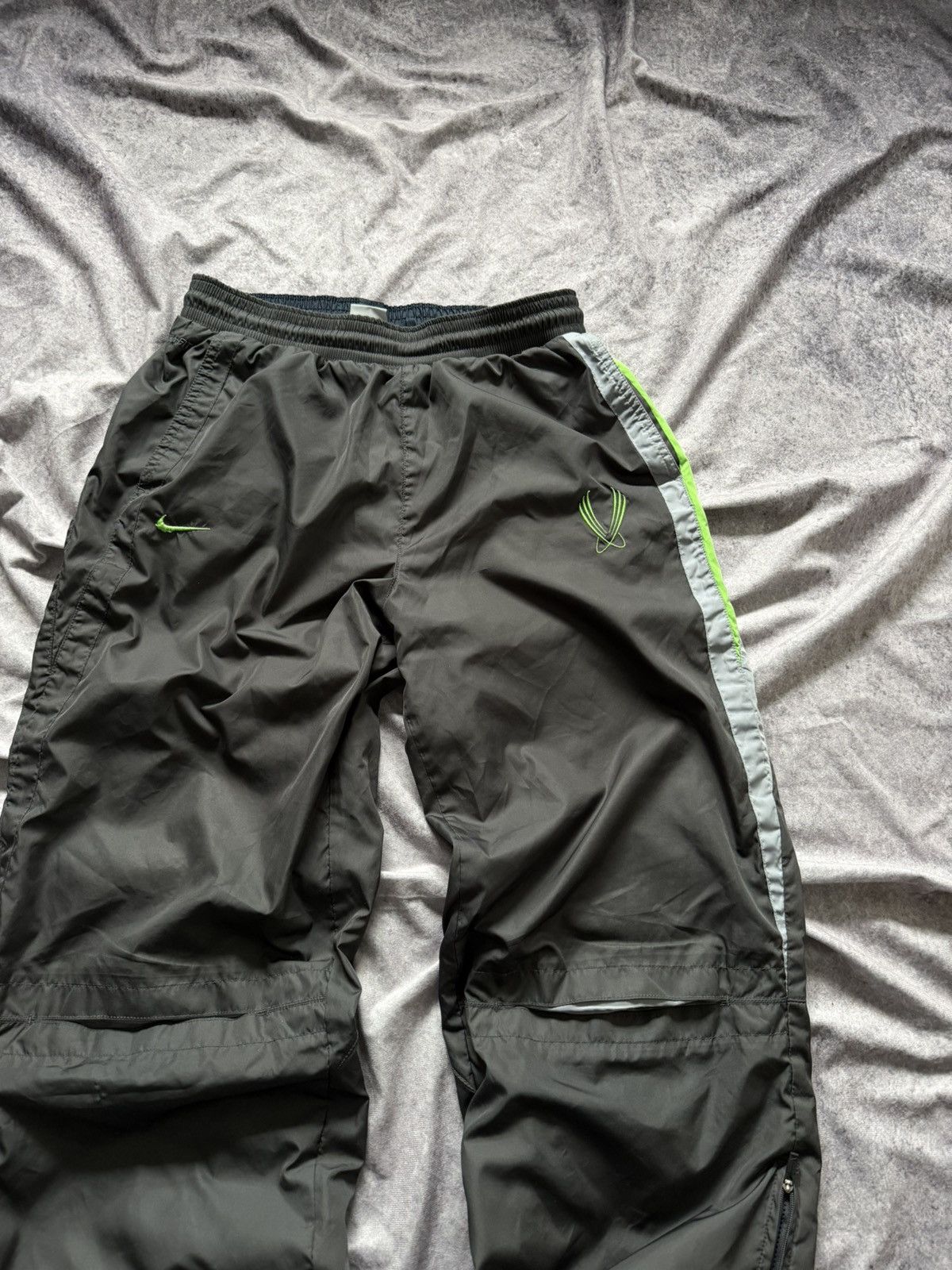 Nike Y2K Nike Nylon Pants Vintage Mens Gray Size XS(L-kids) Size US 28 / EU 44 - 4 Thumbnail