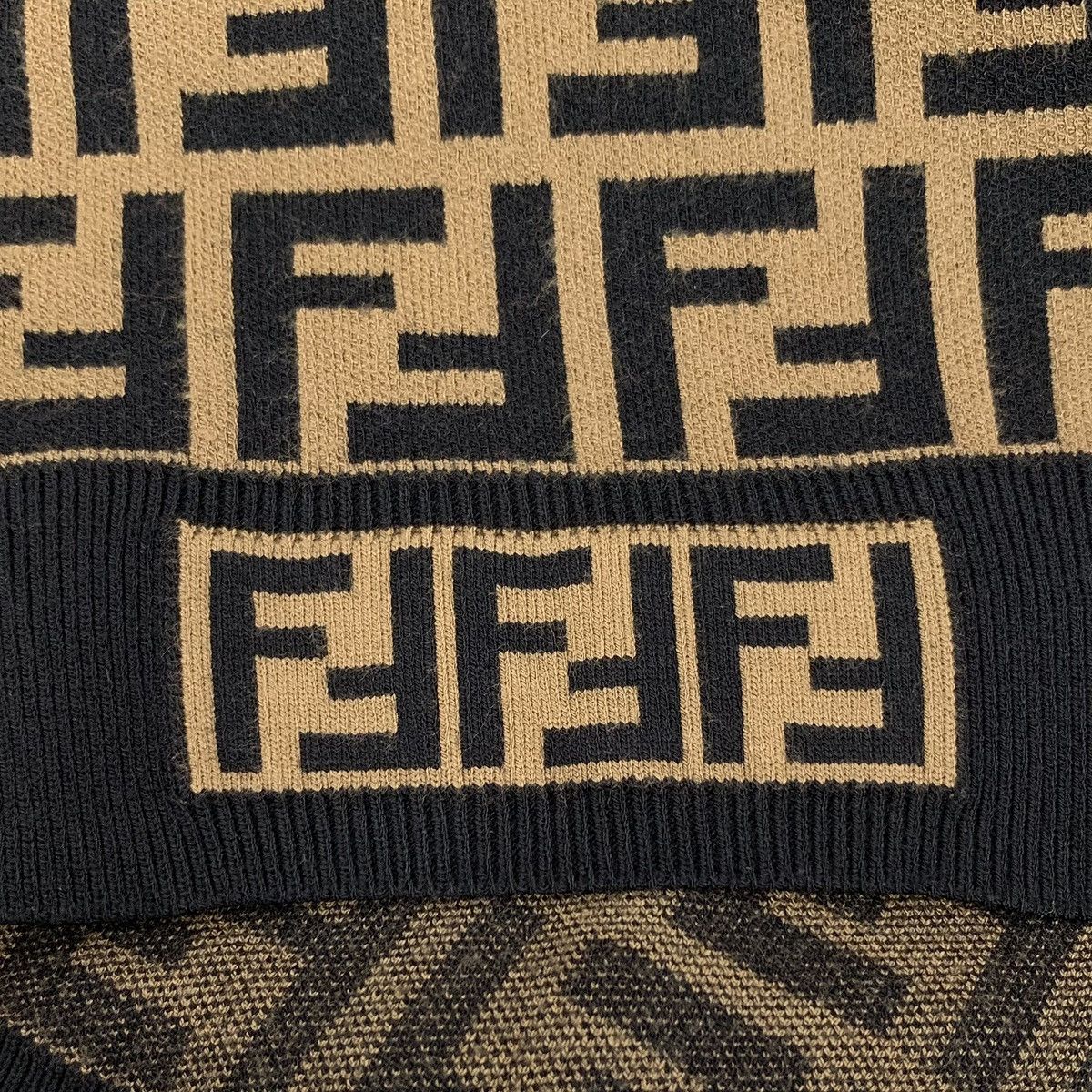 Fendi Fendi All-over Letter Logo Short Sleeve Knit Top K26WX Size XS / US 0-2 / IT 36-38 - 5 Thumbnail