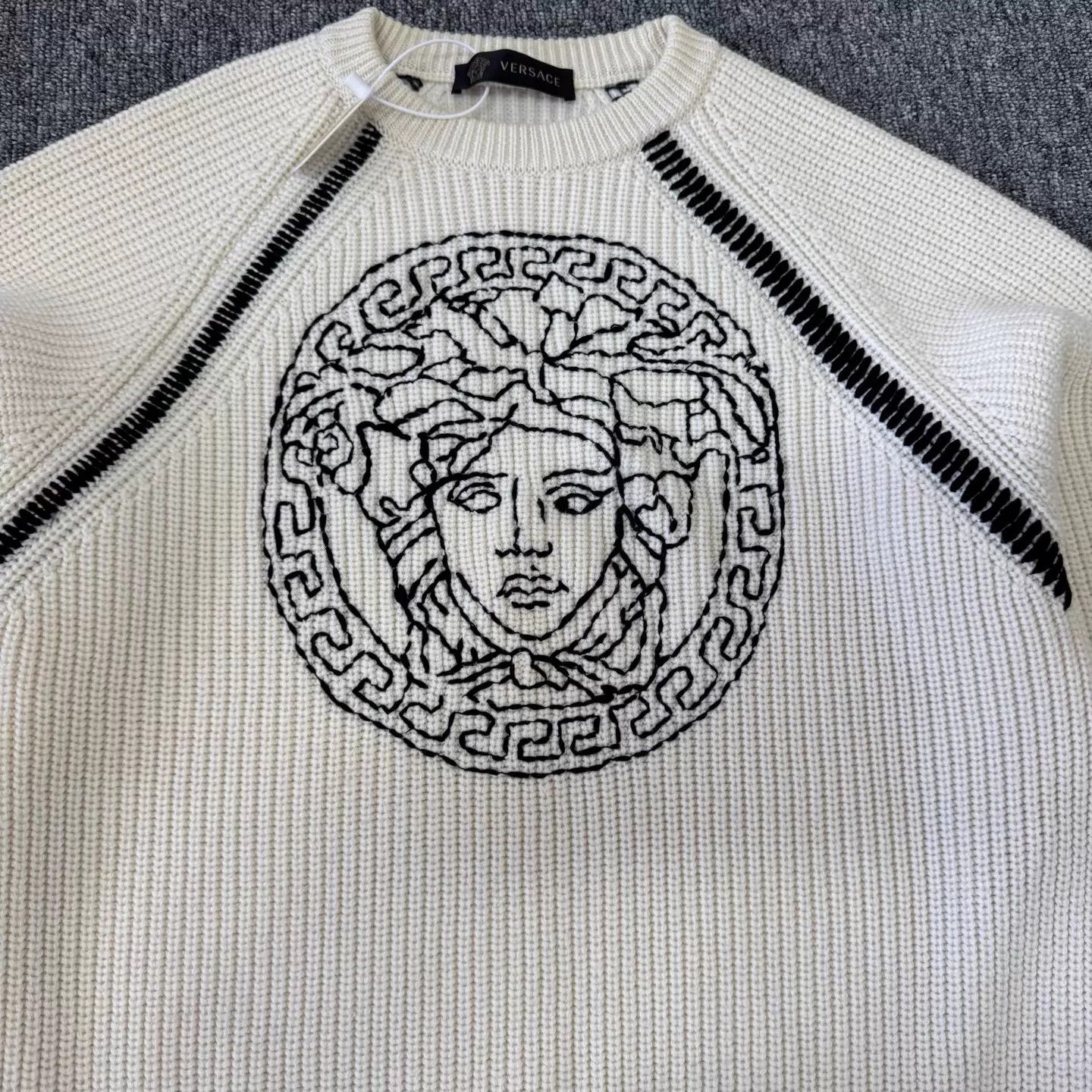 Versace Versace Medusa Logo Chunky Knit Sweater Size 54 99 New Size US L / EU 52-54 / 3 - 4 Thumbnail