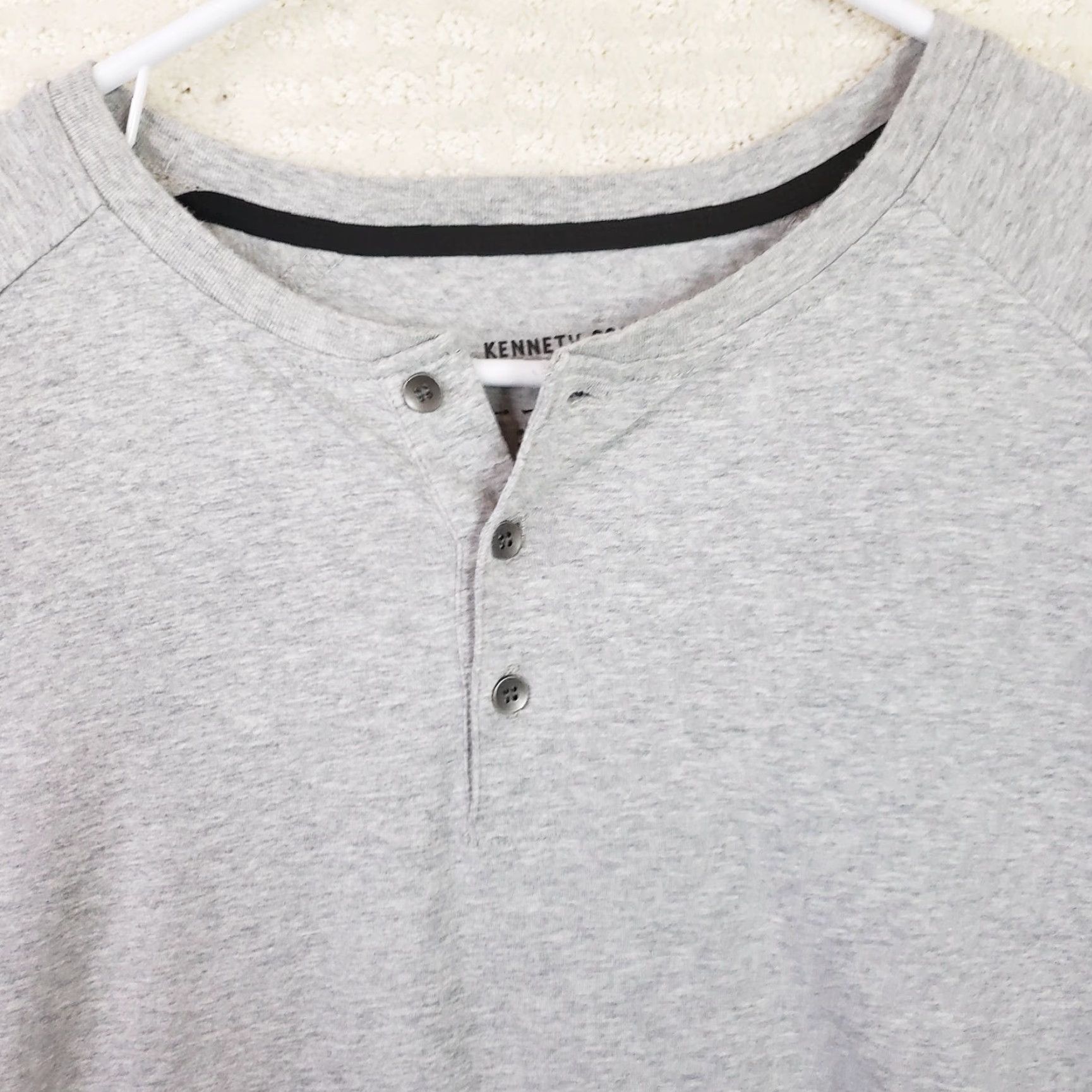 Kenneth Cole Kenneth Cole Henley LS Shirt Mens L Gray Heather Cotton Spandex 3 Button Logo Knit Lightweight Regular Fit Modern Size US L / EU 52-54 / 3 - 3 Thumbnail