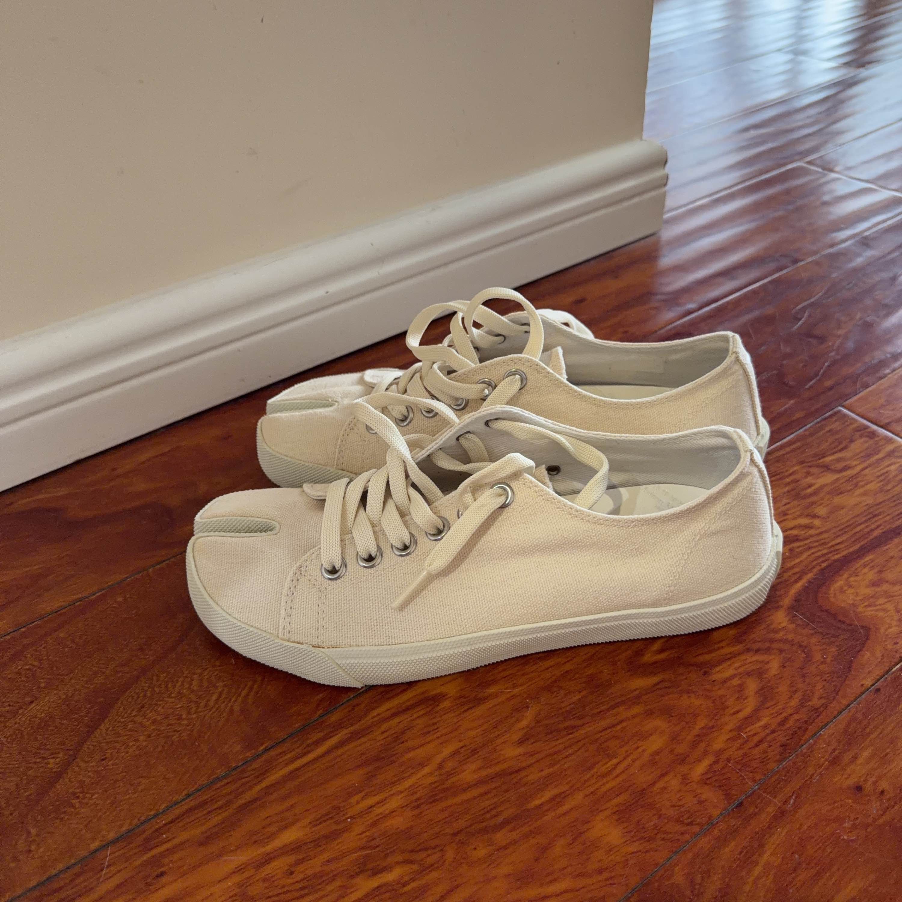 Maison Margiela Maison Margiela Tabi Canvas Low-Top Sneakers Size 38 Size US 8 / IT 38 - 1 Thumbnail