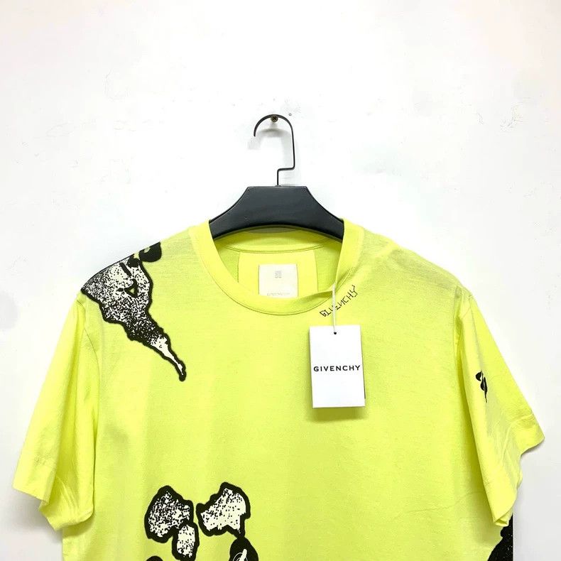 Givenchy Givenchy Fluorescent Yellow Smile Short Sleeve S Size Offi Size US S / EU 44-46 / 1 - 3 Thumbnail