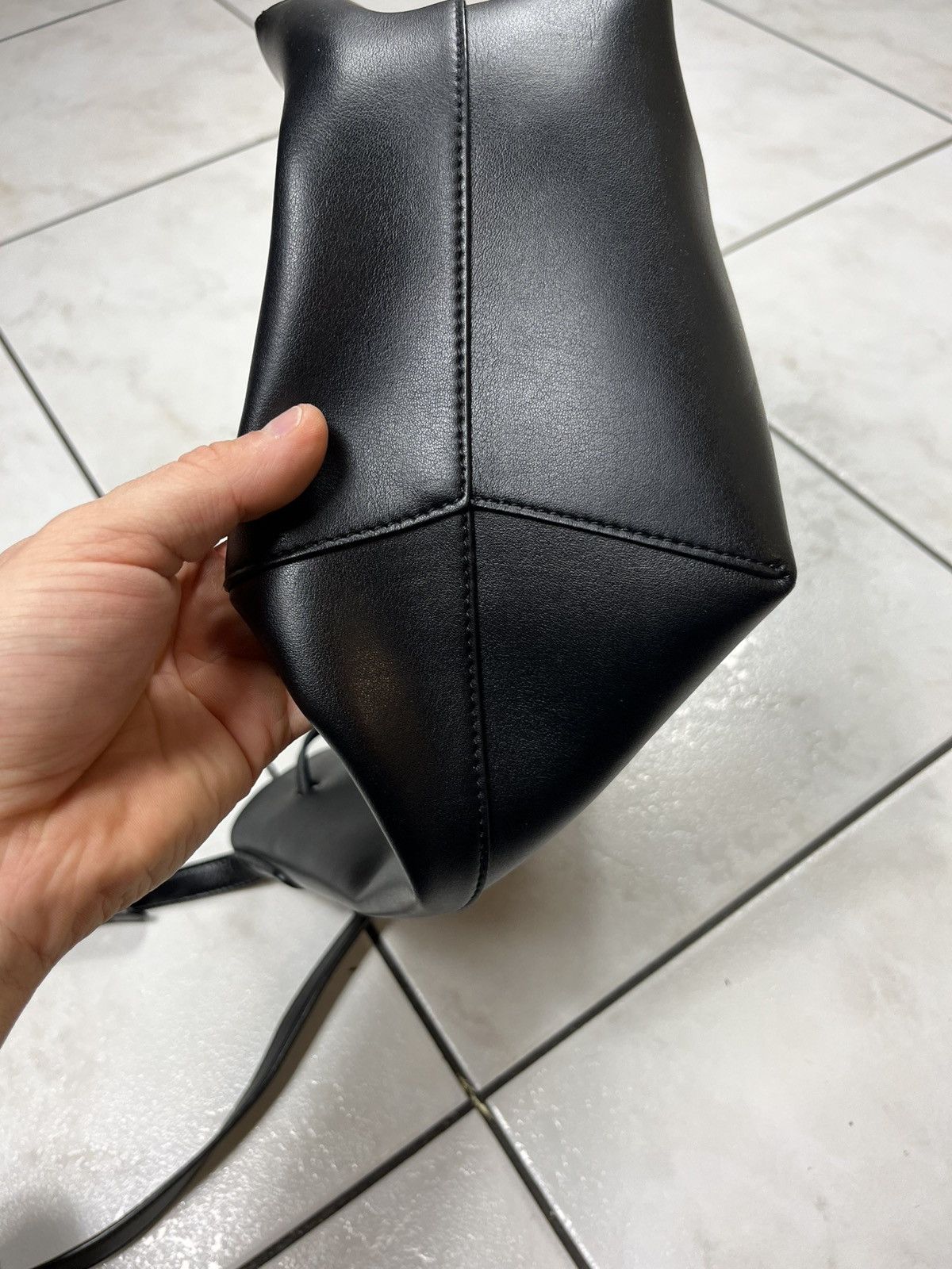 Mansur Gavriel Mansur Gavriel leather bucket bag black red big crossbody Size ONE SIZE - 24 Thumbnail