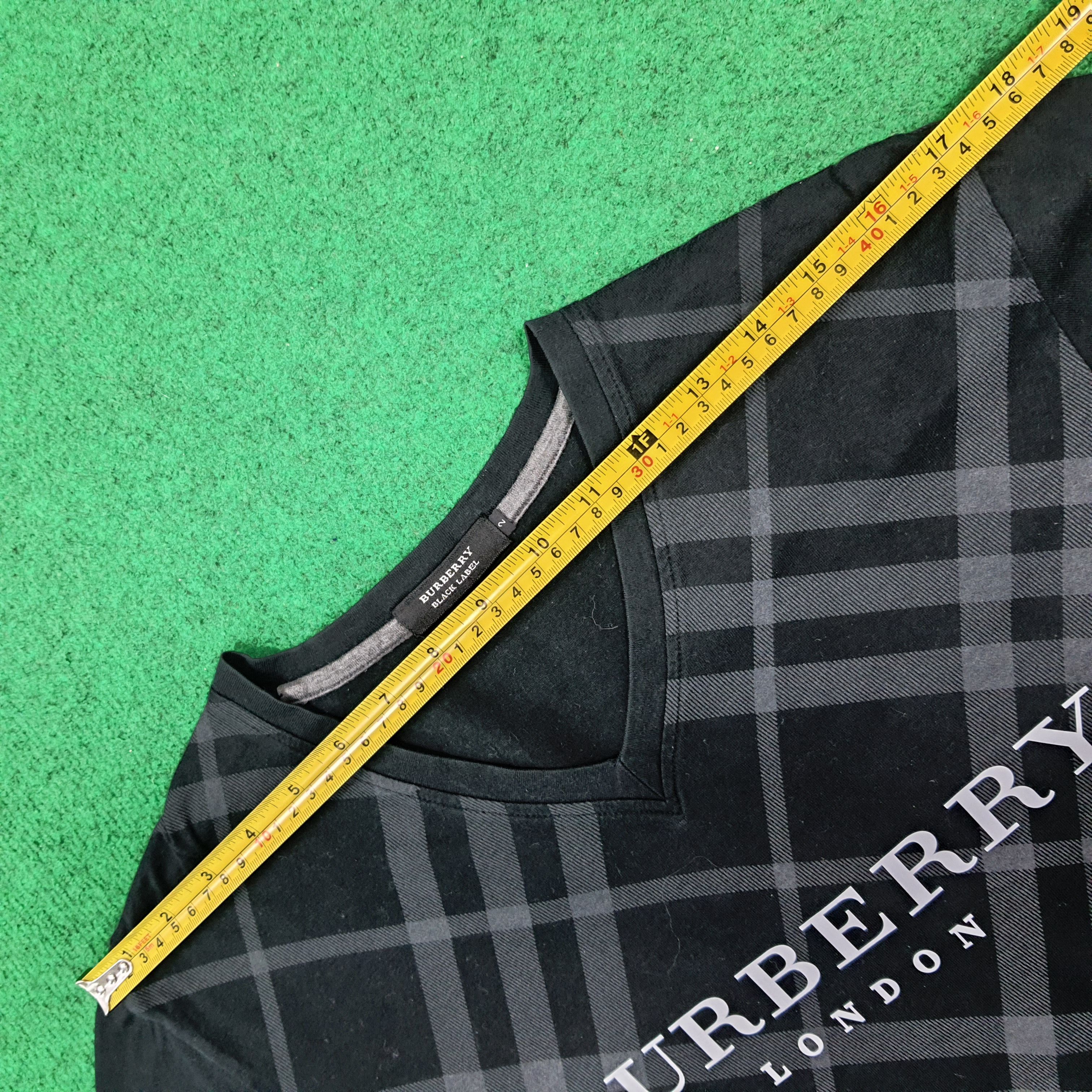 Burberry Vintage Burberry Black Label V Neck Tshirt C294N62 Size S / US 4 / IT 40 - 10 Thumbnail