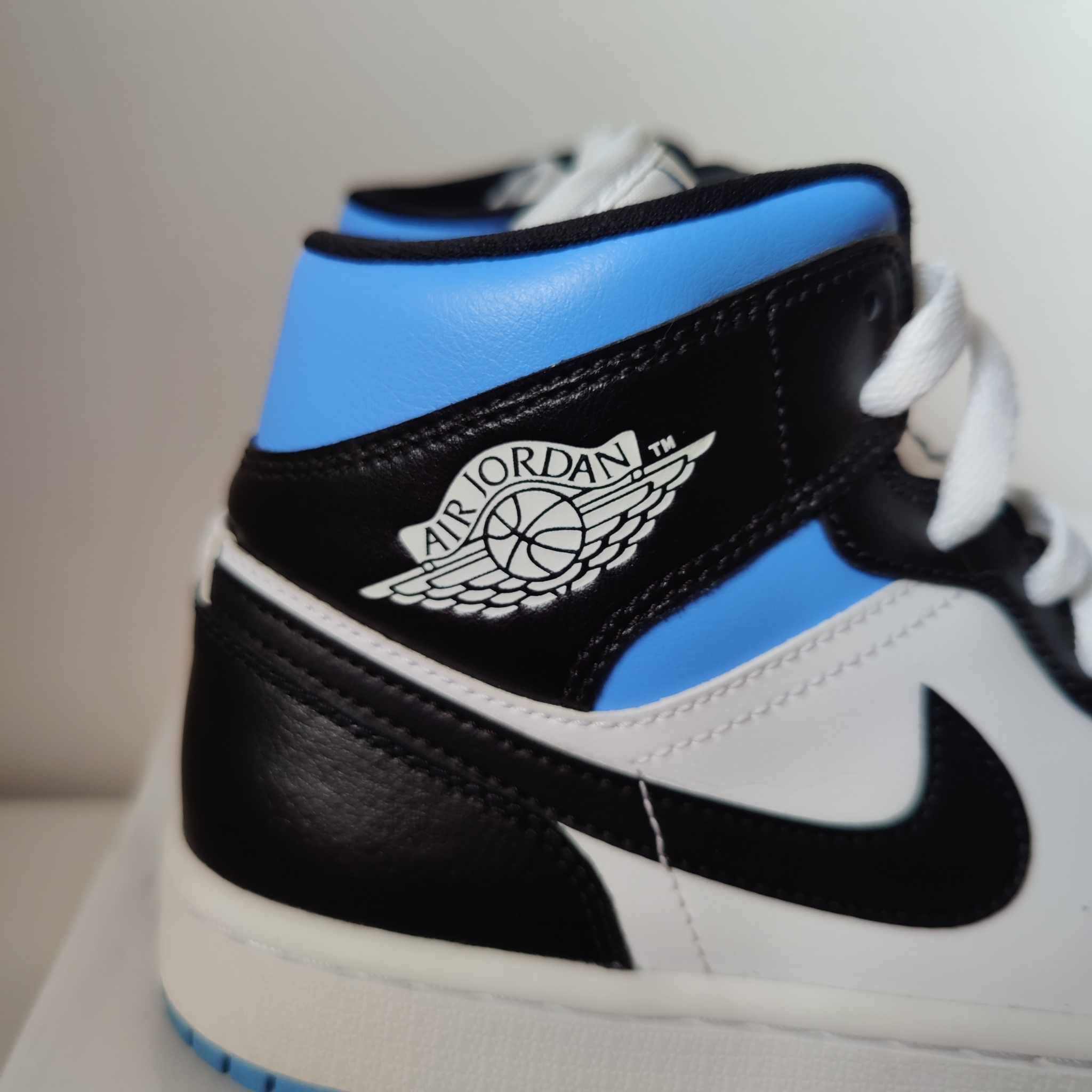Jordan Brand Wmns Air Jordan 1 Mid University Blue - Size 7.5 Size US 7.5 / IT 37.5 - 3 Thumbnail