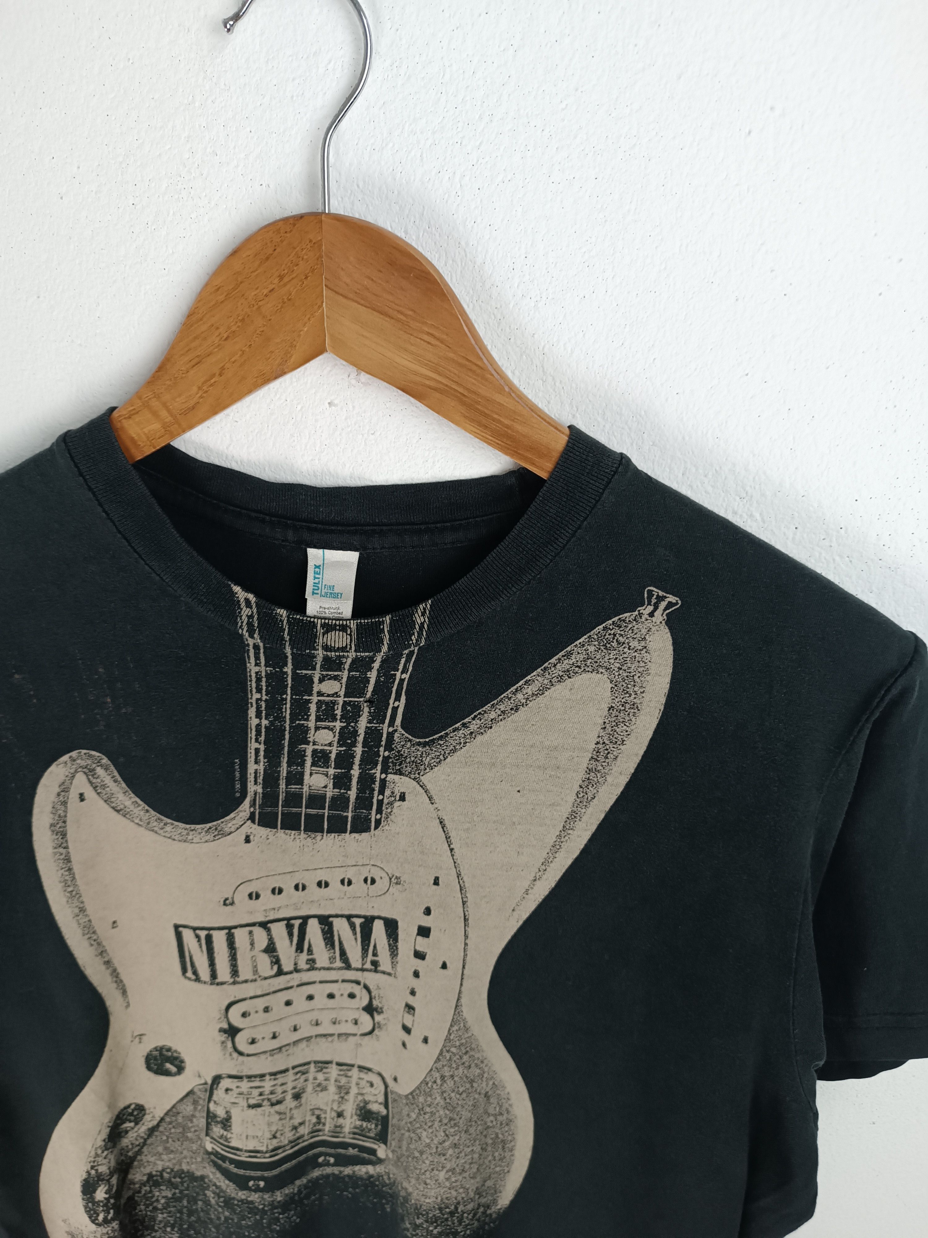 Nirvana VINTAGE 2005 NIRVANA KURT FENDER TEE Y2K(foo fighters grohl) Size US M / EU 48-50 / 2 - 10 Thumbnail