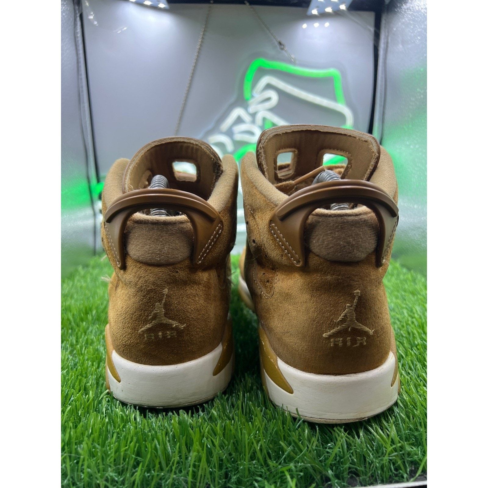 Jordan Brand × Nike Nike Air Jordan 6 Retro High GS Golden Harvest Wheat Size 7Y Size US 7 / EU 40 - 5 Thumbnail