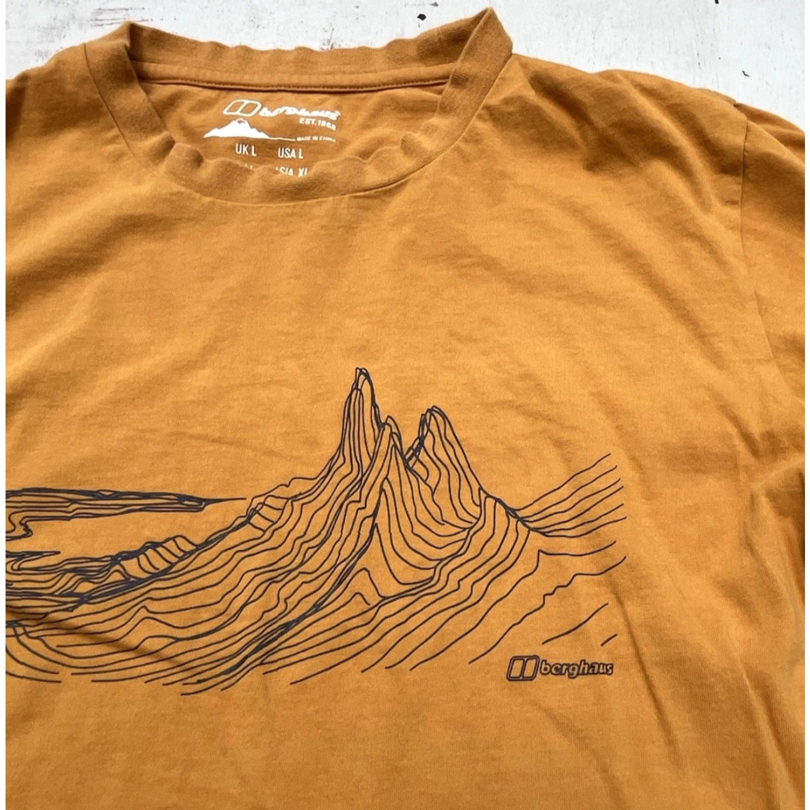 Berghaus Berghaus T-Shirt Mens L Yellow Mountain Sketch Outdoor Hike Climb British HOLE Size US L / EU 52-54 / 3 - 2 Thumbnail