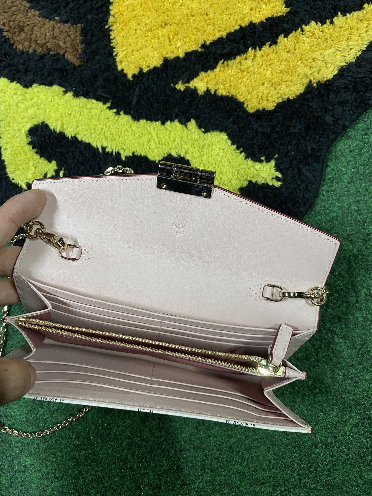 Designer MCM White Leather Crossbody Chain Messenger Leather Bag Size ONE SIZE - 11 Thumbnail
