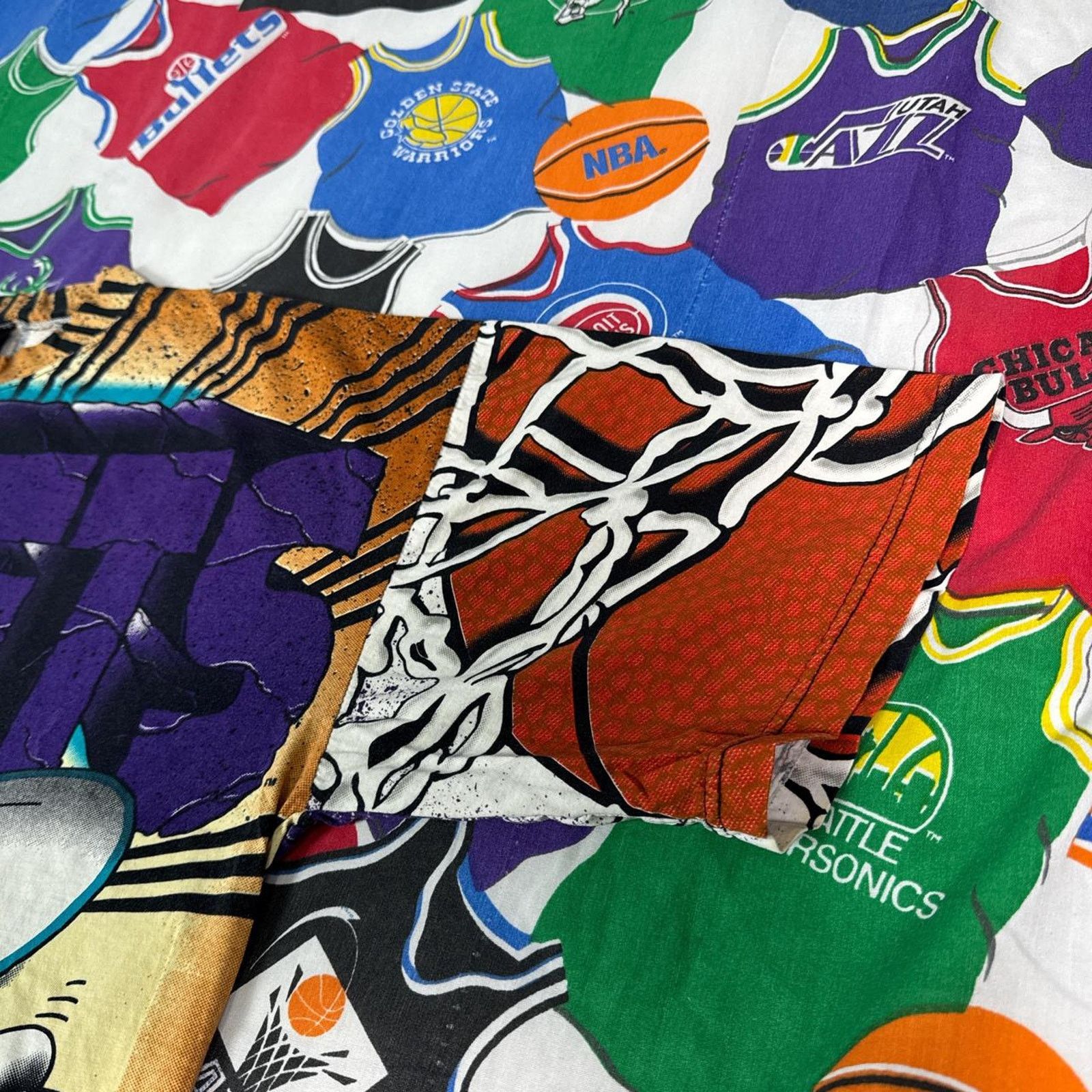 NBA × Vintage VTG 1990s NBA Charlotte Hornets AOP Explosion Mens M T-Shirt Size US M / EU 48-50 / 2 - 5 Thumbnail