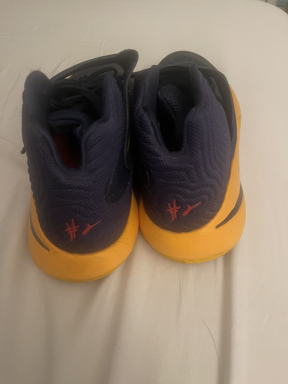 Nike Nike Kyrie 2 Cavs Size US 8.5 / EU 41-42 - 5 Thumbnail