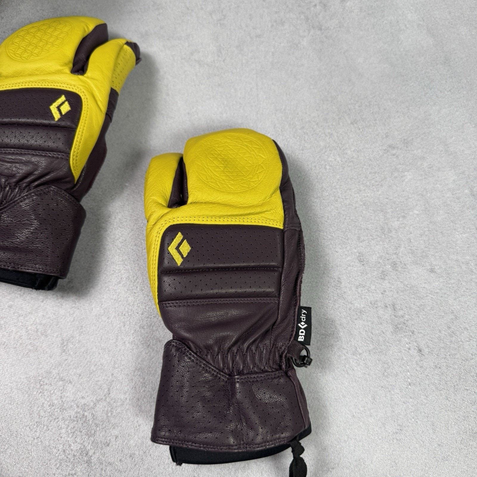 Black Diamond Black Dimond Spark Angel Finger Bordeaux Sulfur Gloves Size ONE SIZE - 2 Thumbnail