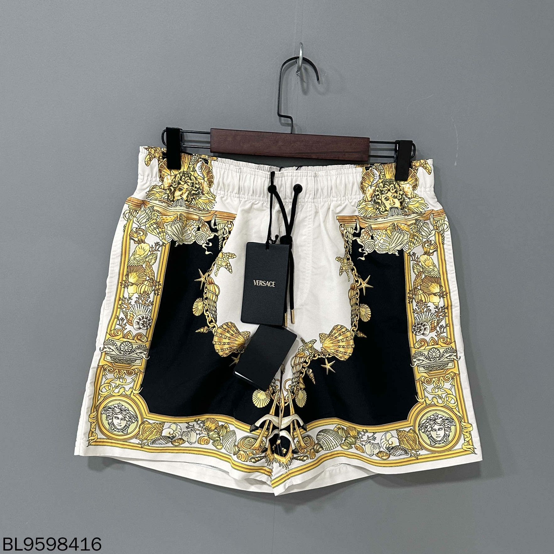 Versace Versace Silk Shorts 30 Men Size US 30 / EU 46 - 1 Thumbnail