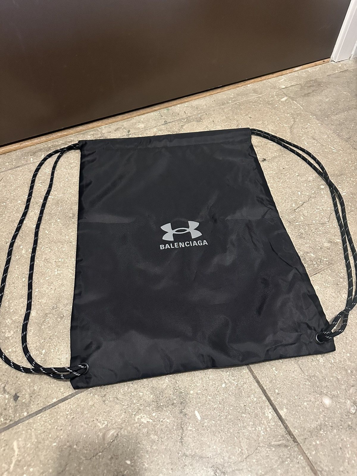 ＊BALENCIAGA＊ Under Armour ジムバッグ 関税・送料込み BALENCIAGA】UNDER ARMOUR ジムバッグ