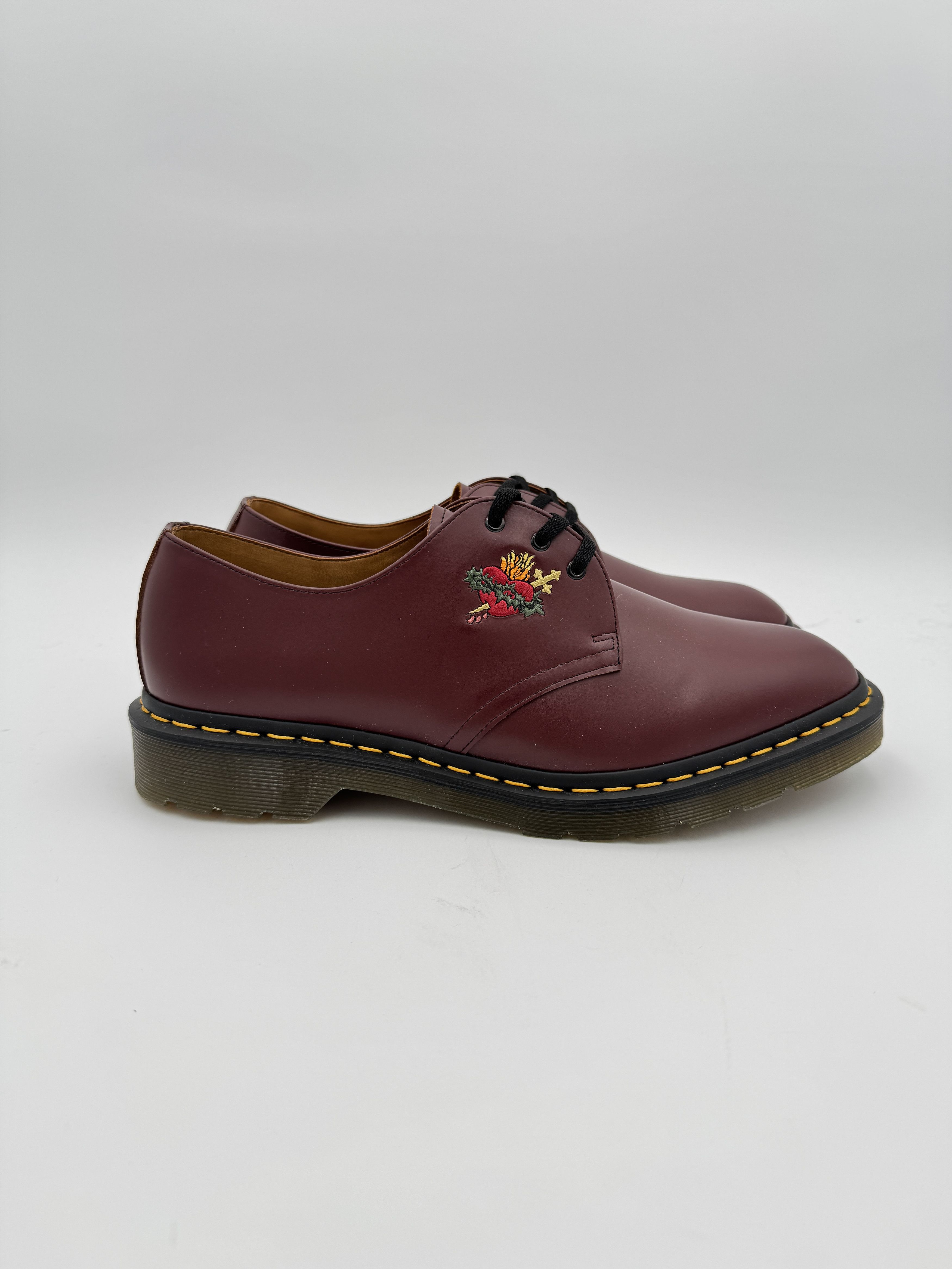 靴 SUPREMExDr. Martens Sacred Heart 3-Eye Supreme Dr. Martens Sacred Heart 3-Eye Shoe (FW17) - $168