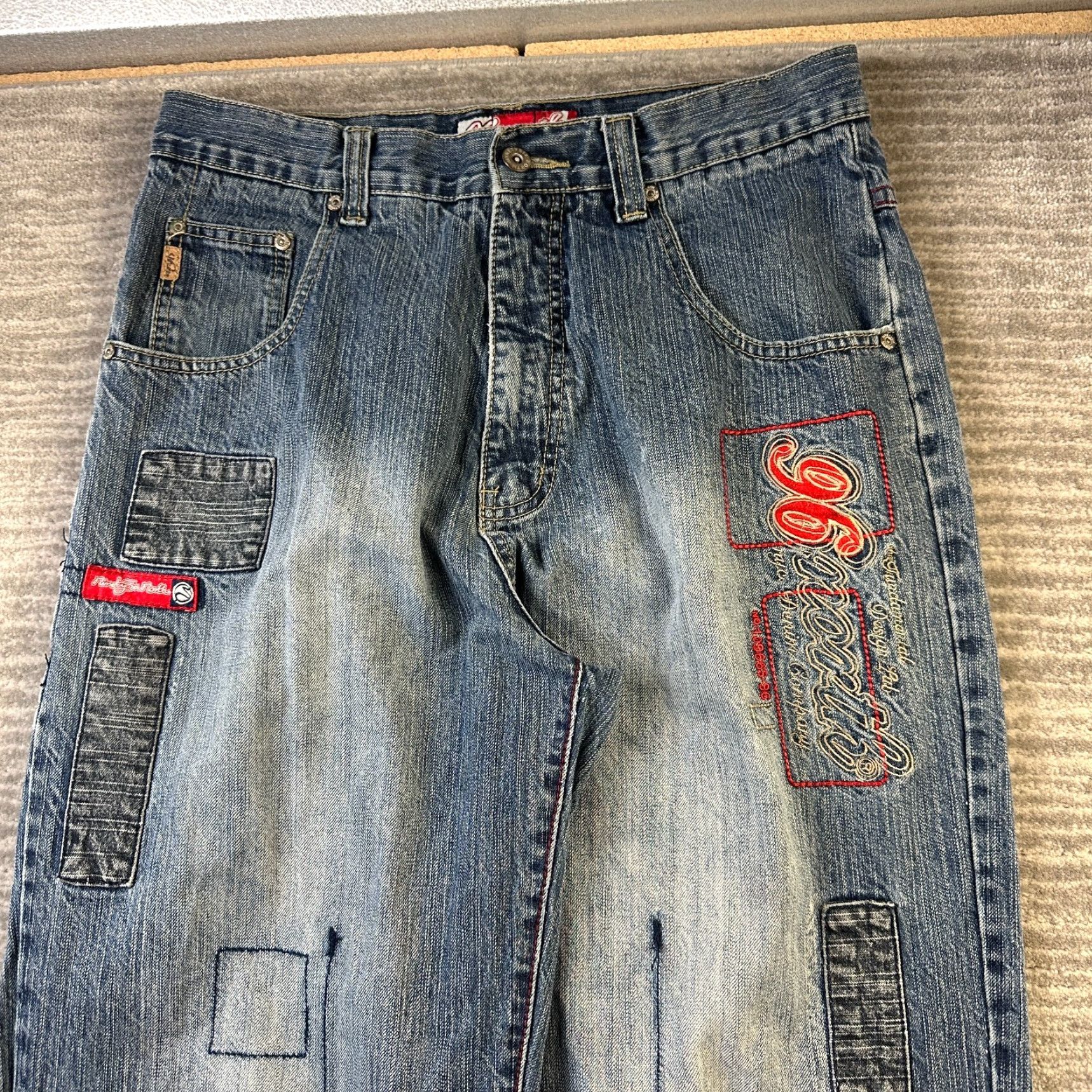 Denime VINTAGE 96 North Jeans Mens 32x31 Denim Baggy Patchwork 5-Pocket Logo Embroidered Blue Cotton Hip Hop Modern Relaxed Straight Leg Wide-Leg Jeans Mens Size US 32 / EU 48 - 6 Thumbnail