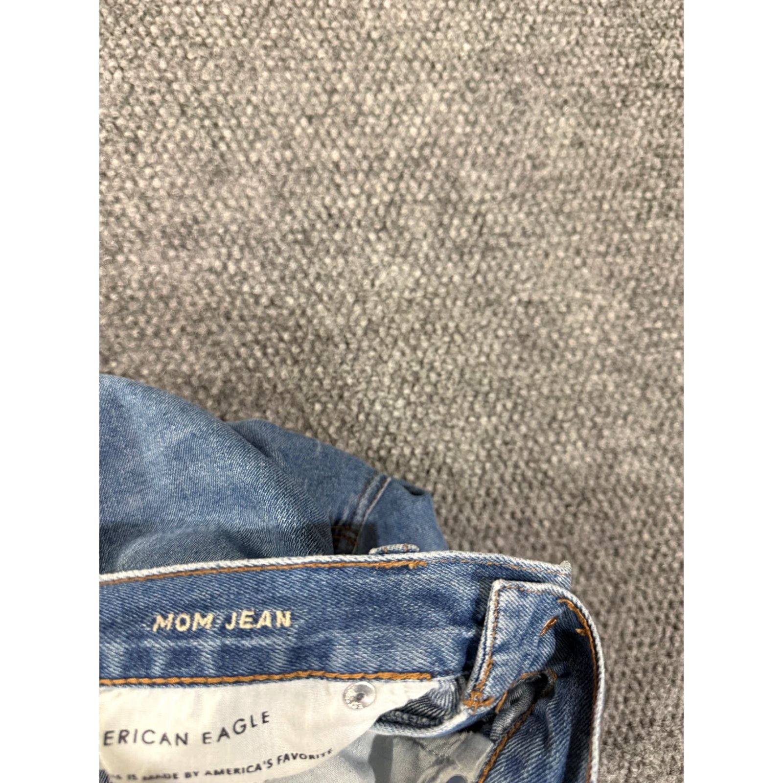 American Eagle Outfitters American Eagle Outfitters Jeans Womens 8 Mom Blue Light Wash Distressed Denim Pants 90s Vintage N/A Size 30" / US 8 / IT 44 - 3 Thumbnail
