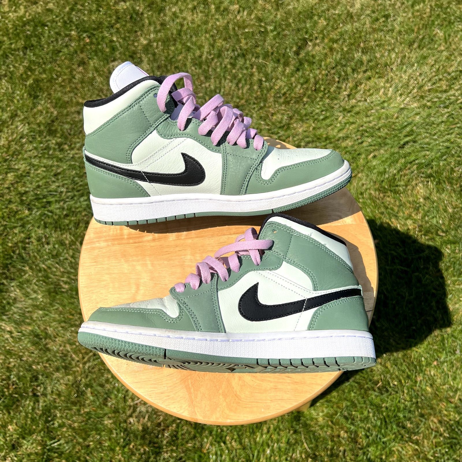Jordan Brand × Nike Size 8 - Wmns Air Jordan 1 Mid SE Dutch Green Women's Shoes Size US 8 / IT 38 - 3 Thumbnail