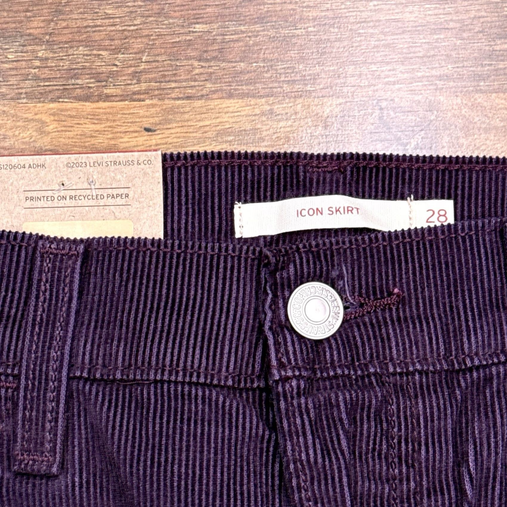 Levi's Levi's Skirt Womens 28 Corduroy Mid Mini Burgundy Logo Pockets Button Short Regular Rise Mid City Vintage No Size 28" / US 6 / IT 42 - 3 Thumbnail