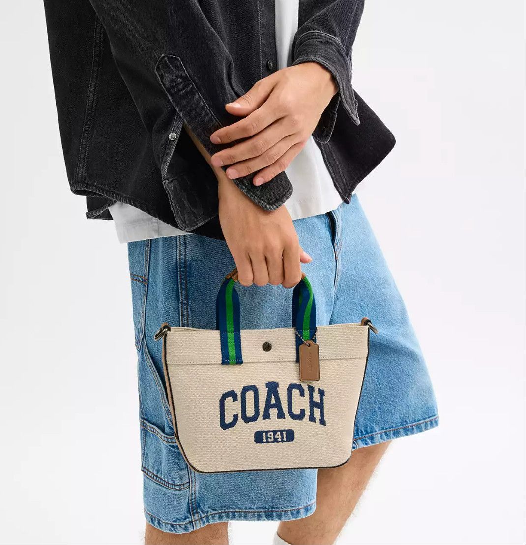 Coach NWT Coach Tote Bag 20 With Coach Graphic CBK29 Size ONE SIZE - 9 Thumbnail