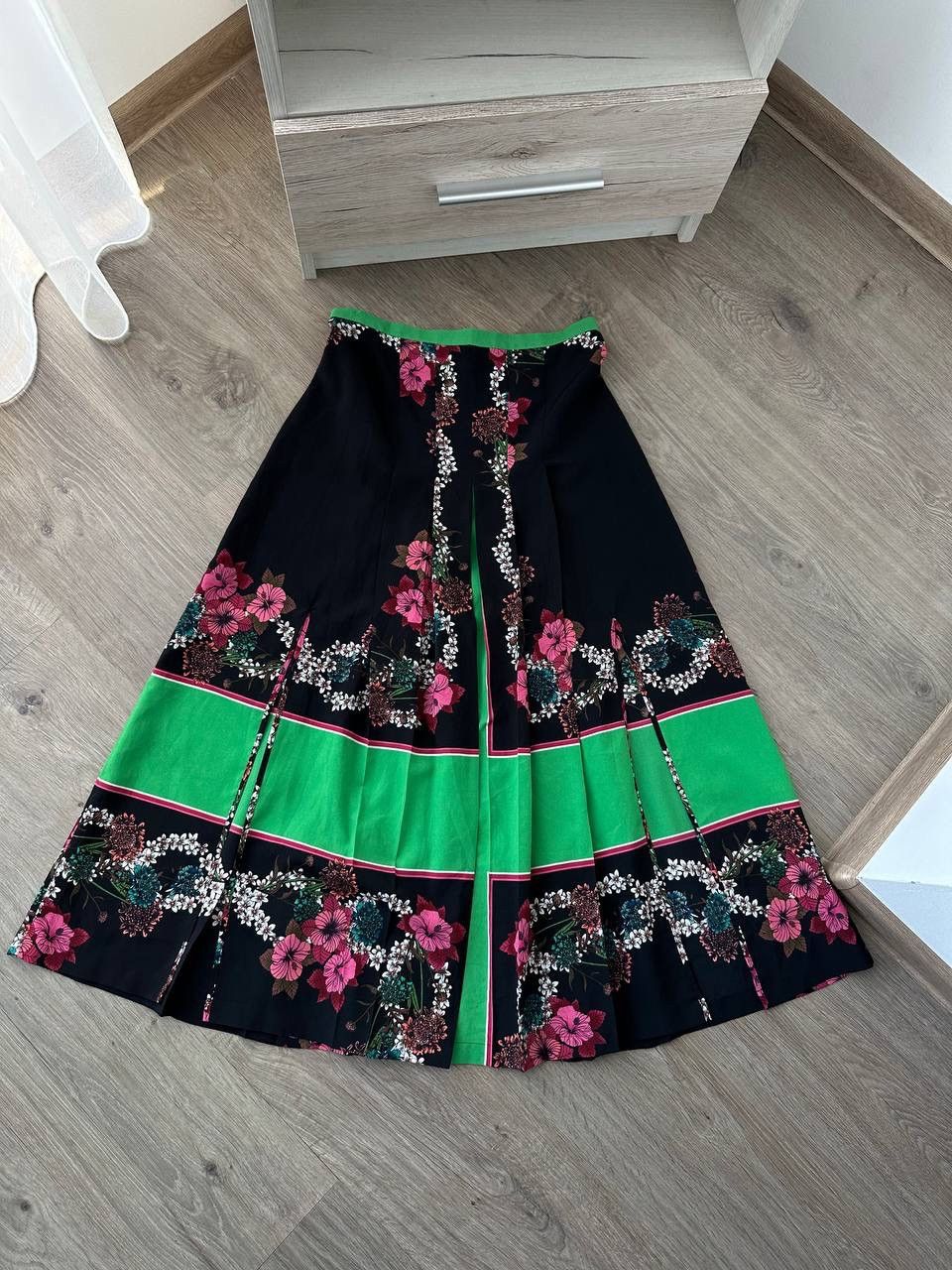 Sandro × Vintage Vintage Sandro Pleated Midi Floral Print Black Skirt Size 27" / US 4 / IT 40 - 7 Thumbnail