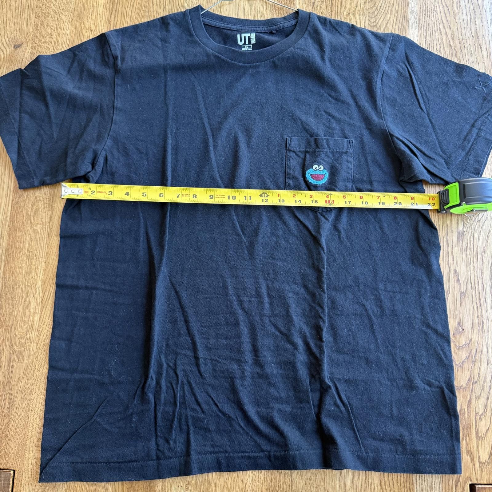 Uniqlo KAWS Uniqlo Cookie Monster Pocket T-Shirt Rare Size XL Size US XL / EU 56 / 4 - 2 Thumbnail