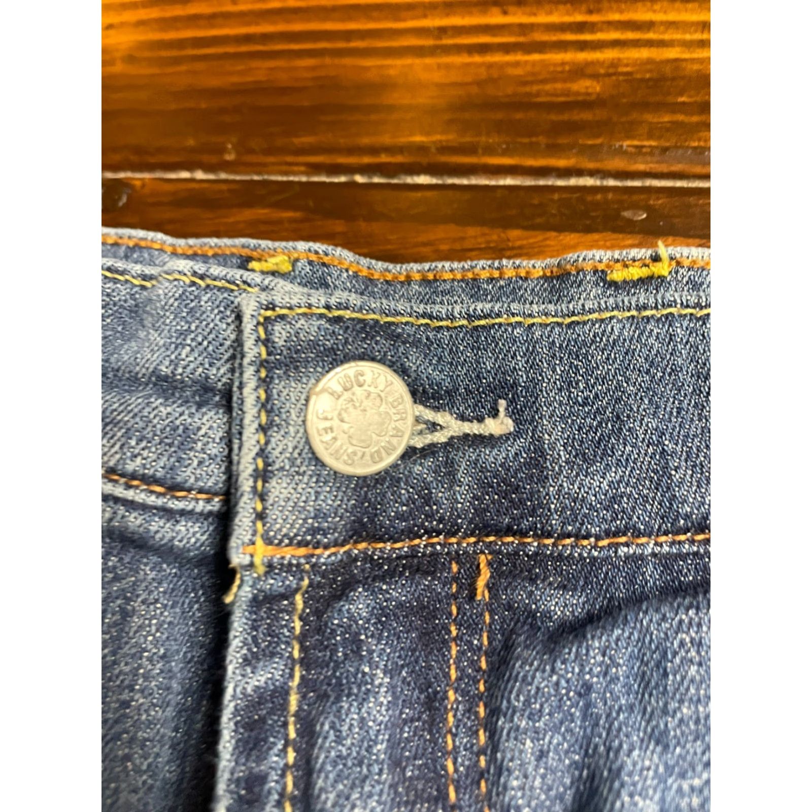 Lucky Brand VINTAGE Lucky Brand Jeans Women's Size 31 Blue Denim Capri 2000's Size 24" / US 00 / IT 34 - 4 Thumbnail