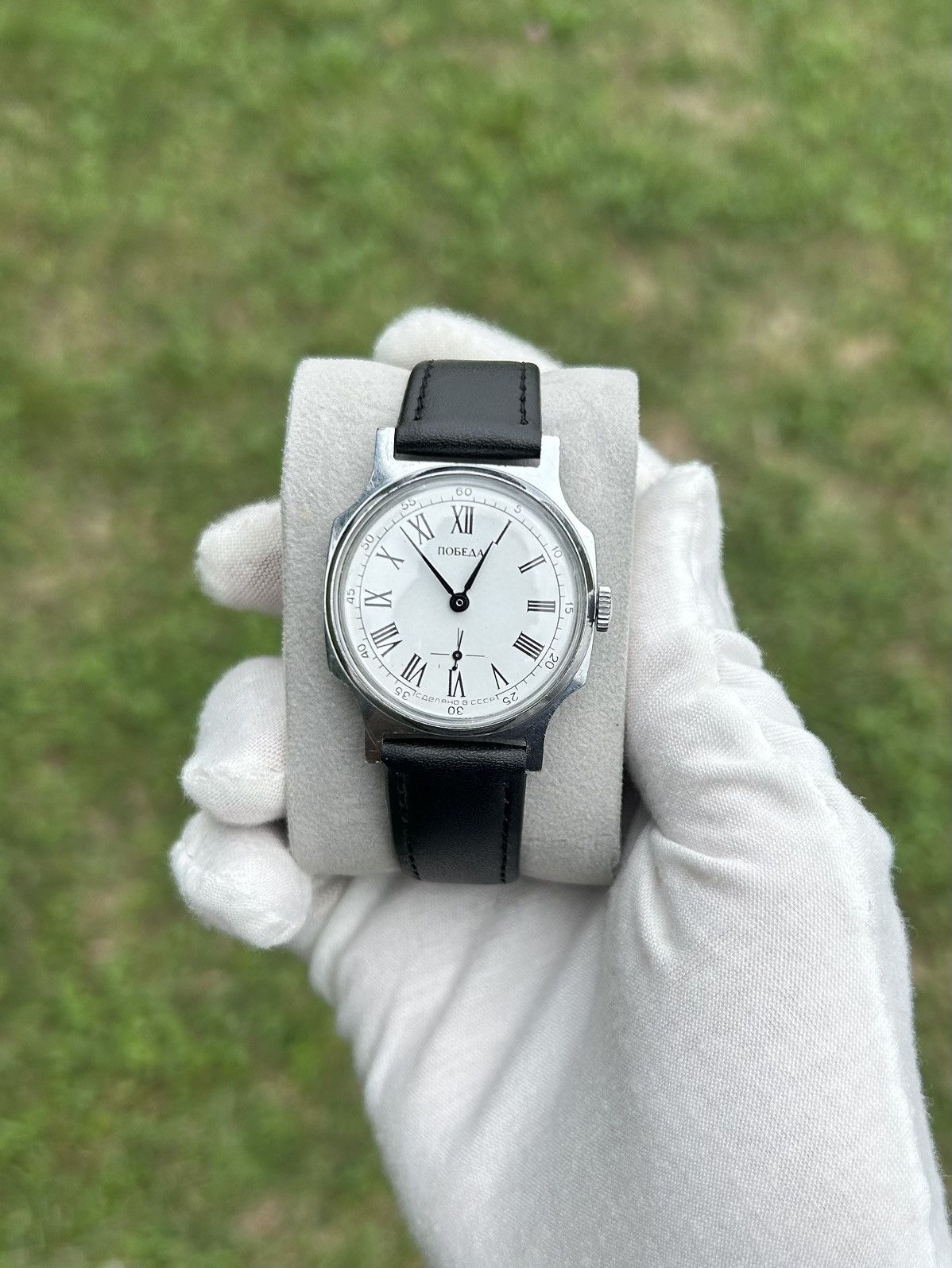 Vintage Vintage Watch Pobeda Soviet USSR Mechanical Wristwatch 1980s Size ONE SIZE - 1 Thumbnail