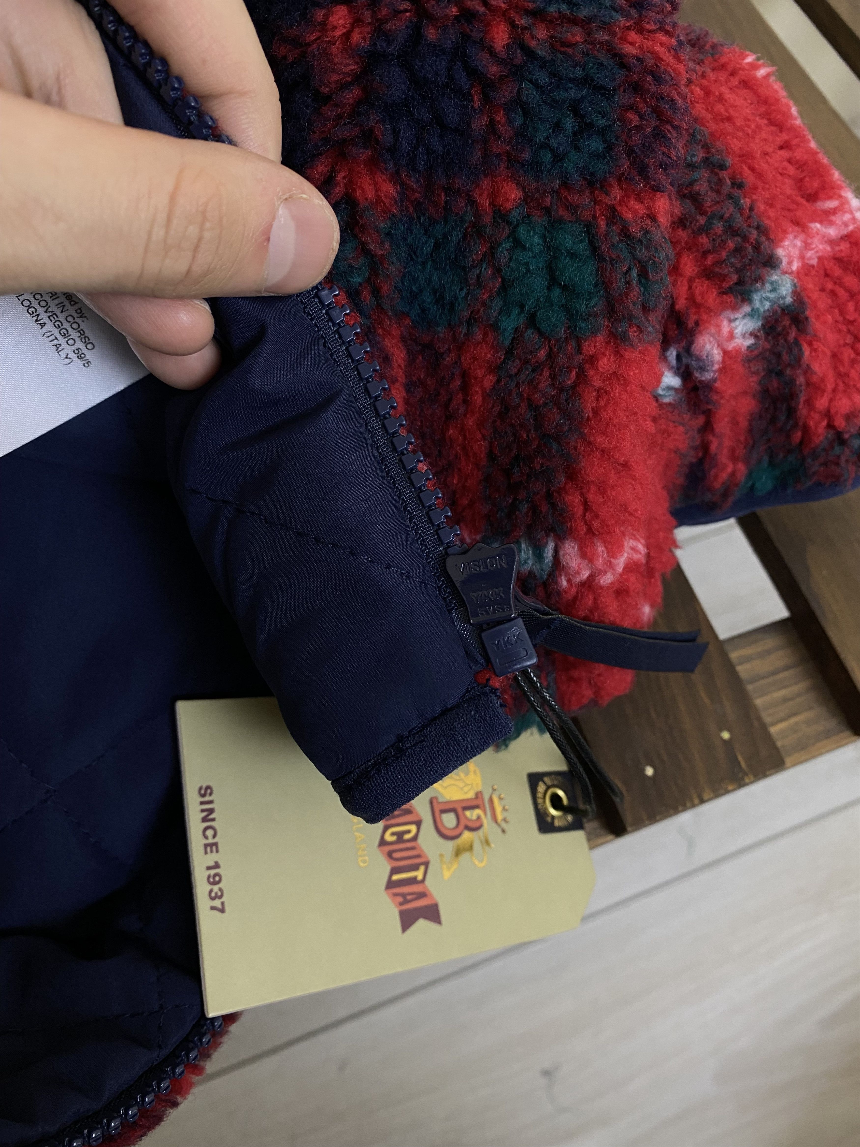 Baracuta BARACUTA CURLY FLEECE LINER VEST TARTAN RED Size L Size US L / EU 52-54 / 3 - 12 Thumbnail