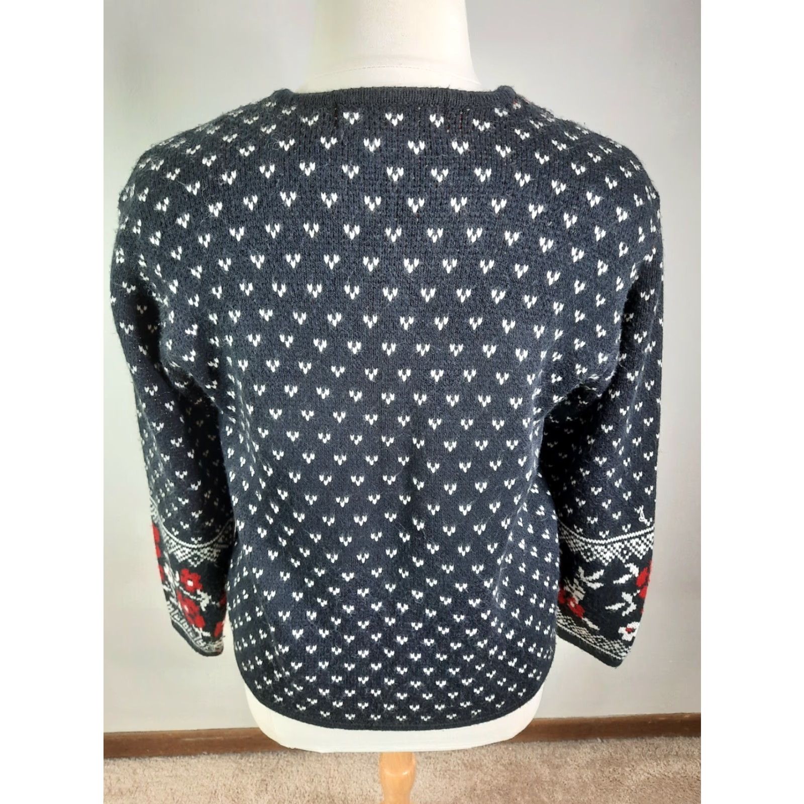 Vintage VINTAGE Crystal Kobe Women's Cardigan Sweater Black Floral Gold Buttons Long/S Sz L S8C Size L / US 10 / IT 46 - 5 Thumbnail