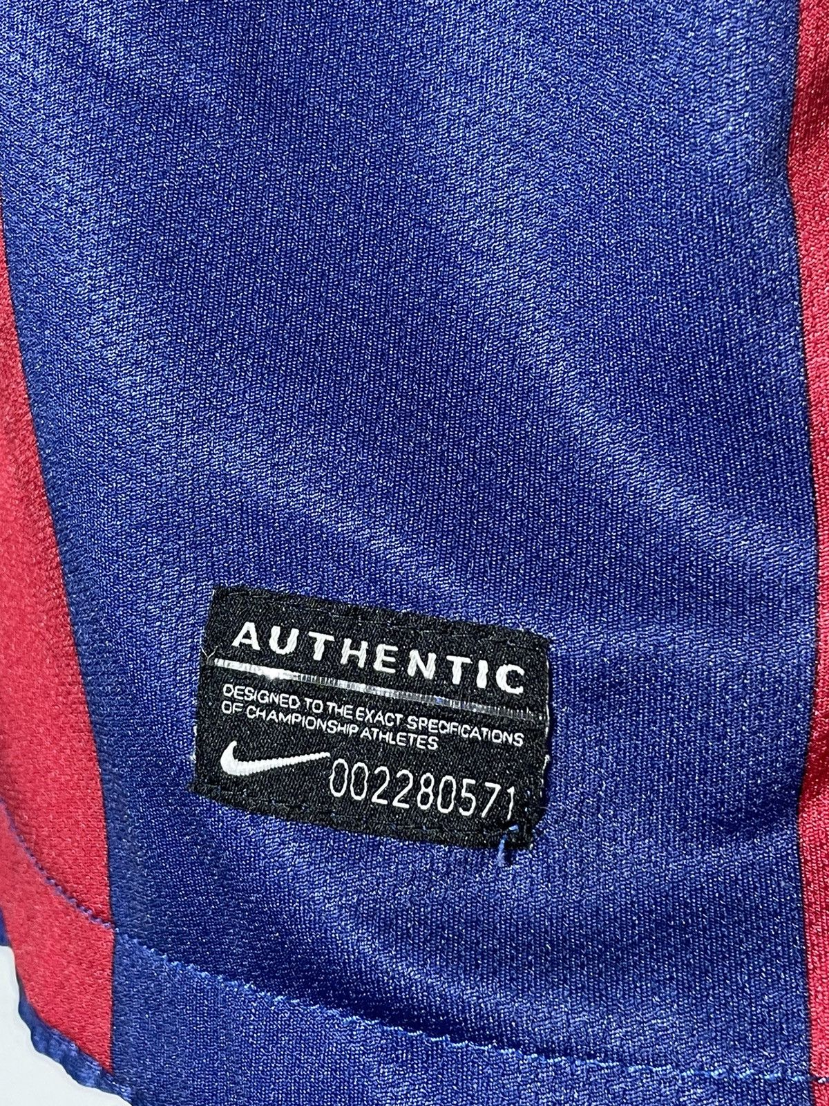 Nike #17 Pedro F.C Barcelona Nike 2010/11 Home Y2K Football Shirt Size US M / EU 48-50 / 2 - 10 Thumbnail