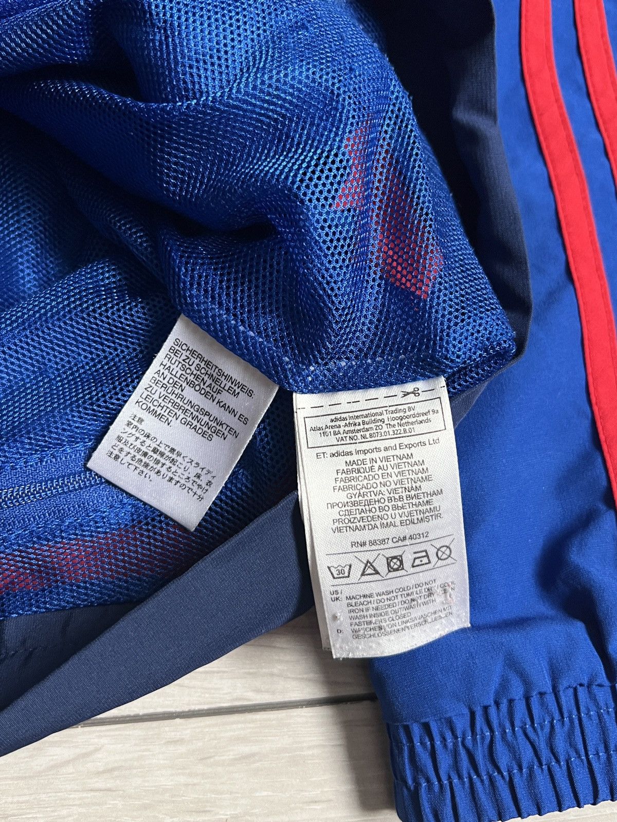 Vintage Vintage Adidas 2015 Manchester United Jacket Size US L / EU 52-54 / 3 - 13 Thumbnail