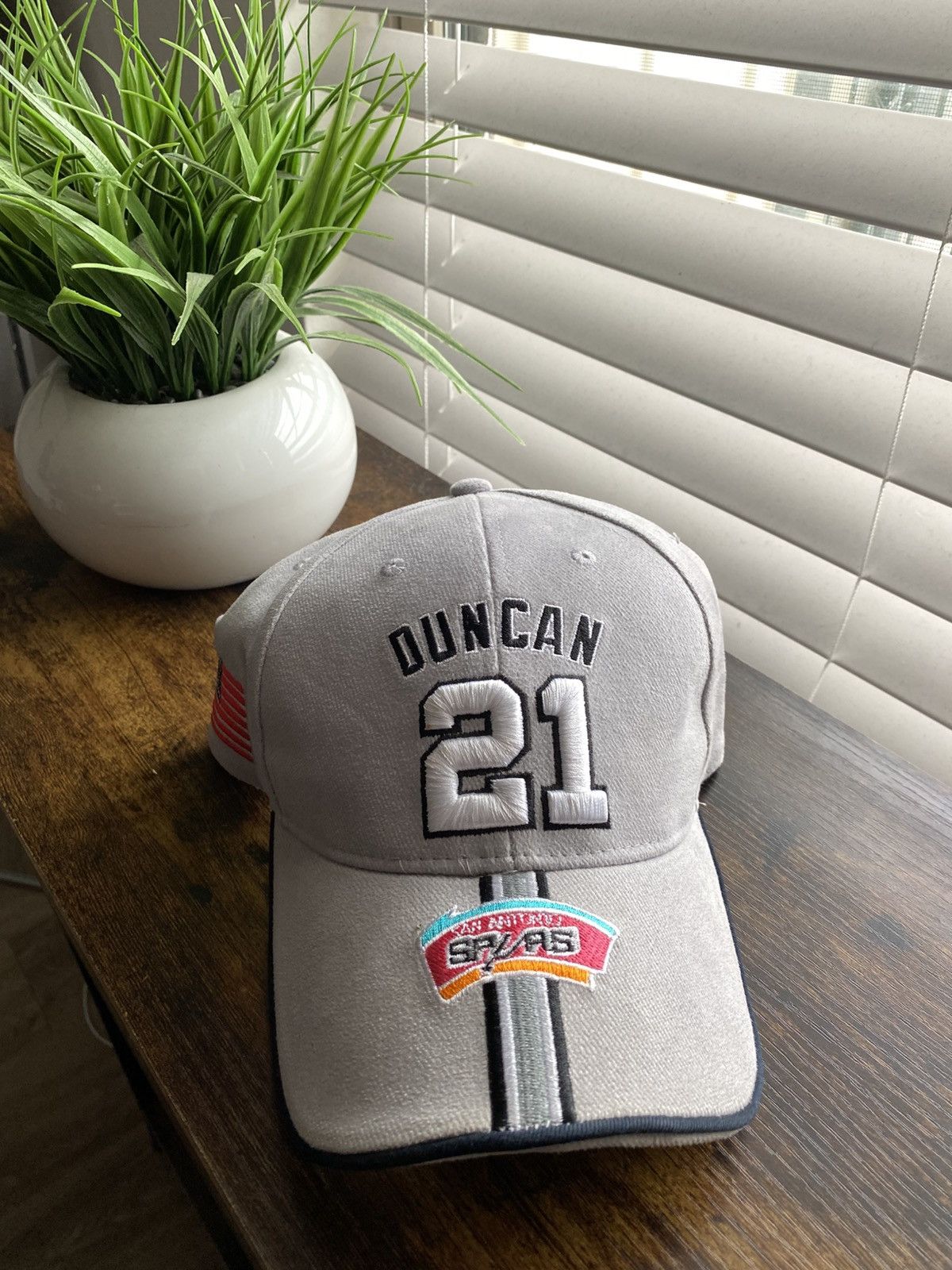 NBA Vintage 90s Tim Duncan San Antonio Spurs Hat Size ONE SIZE - 1 Thumbnail