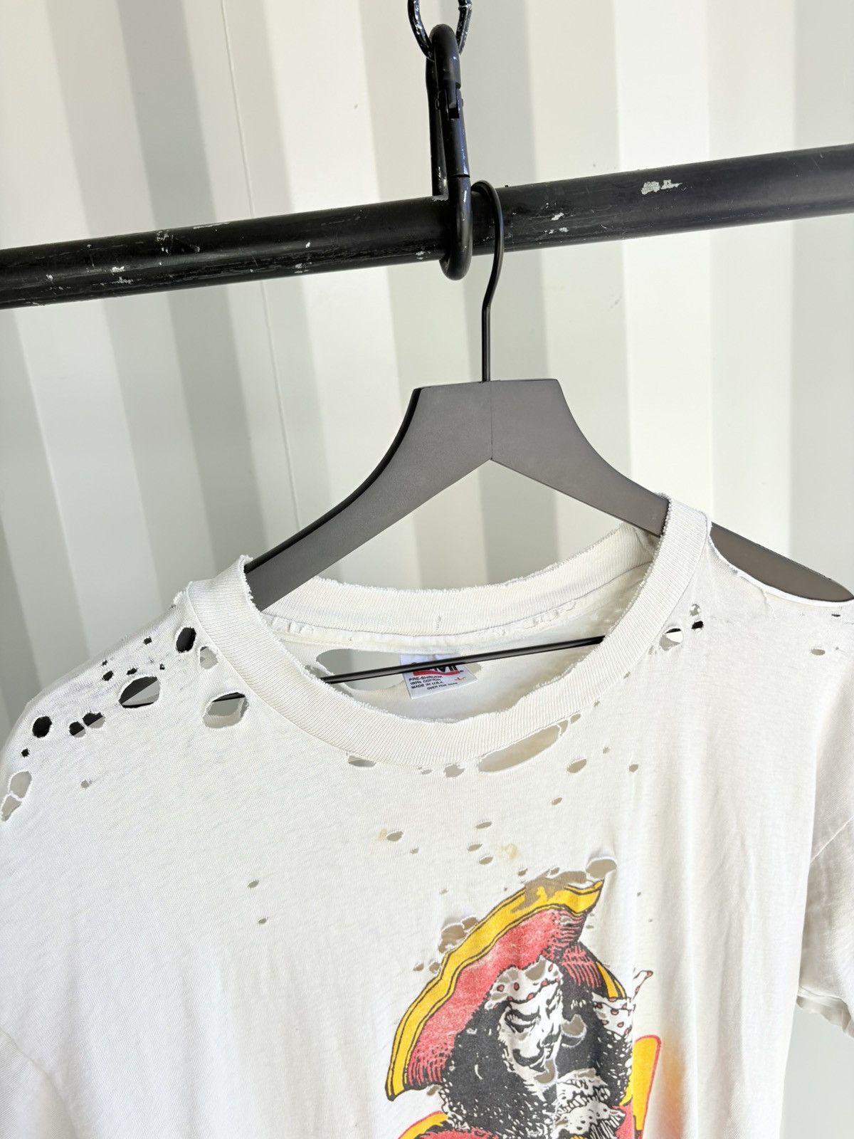 Vintage Thrashed Captain Morgan Faded Shirt Distressed ERD Grunge Size US L / EU 52-54 / 3 - 4 Thumbnail