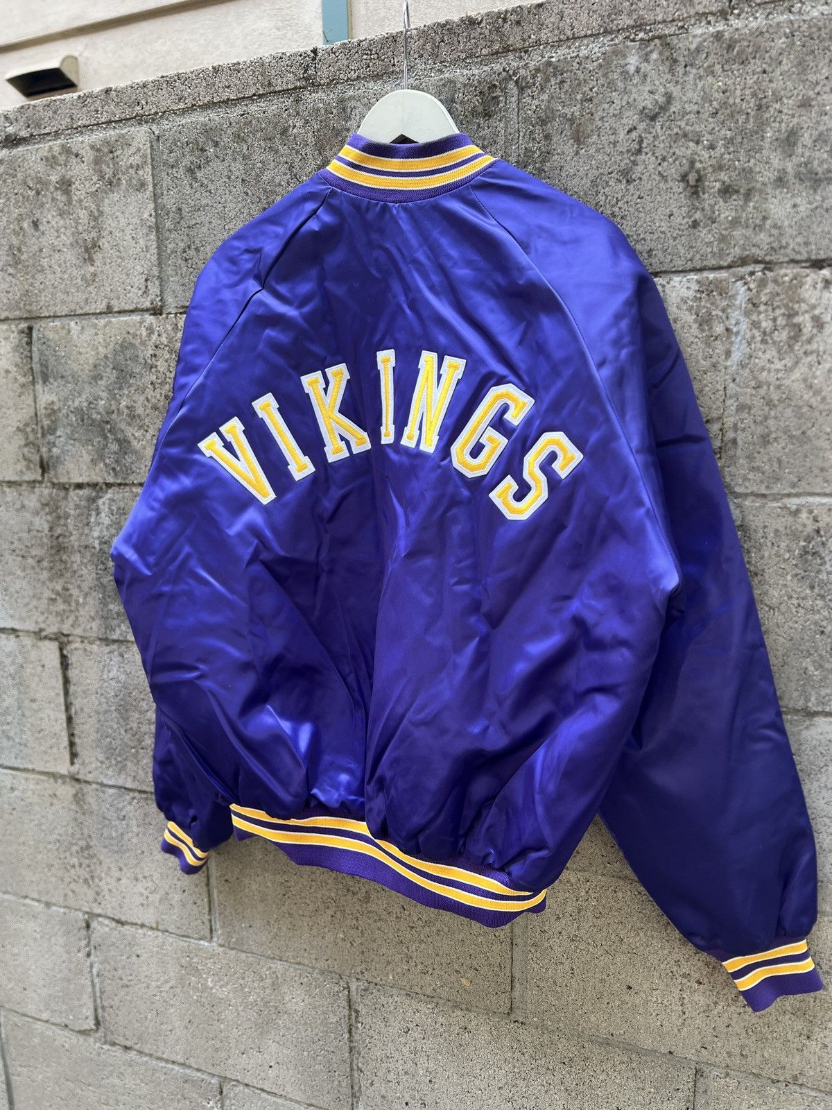 NFL Vintage 80’s Minnesota Vikings Bomber Jacket Made In USA Size US XL / EU 56 / 4 - 2 Thumbnail