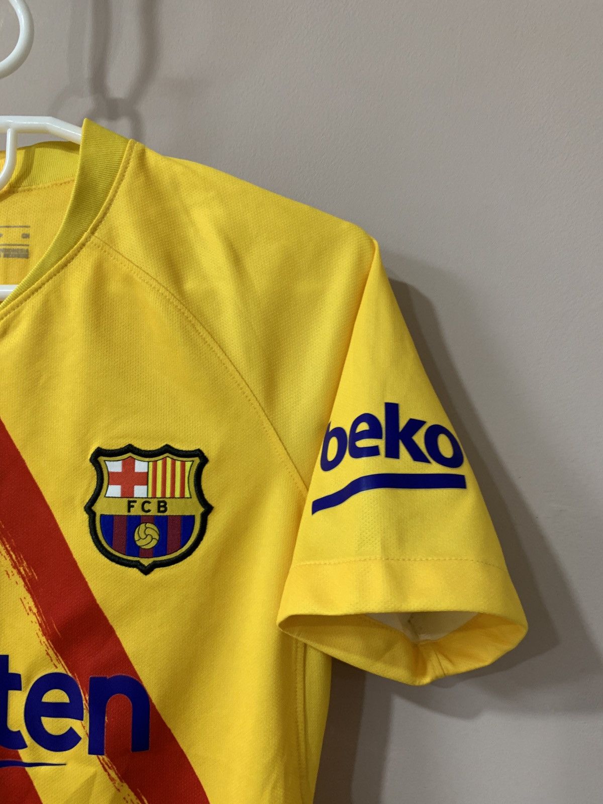Nike Womens Barcelona Special Football Shirt Nike Soccer Jersey Size S / US 4 / IT 40 - 4 Thumbnail