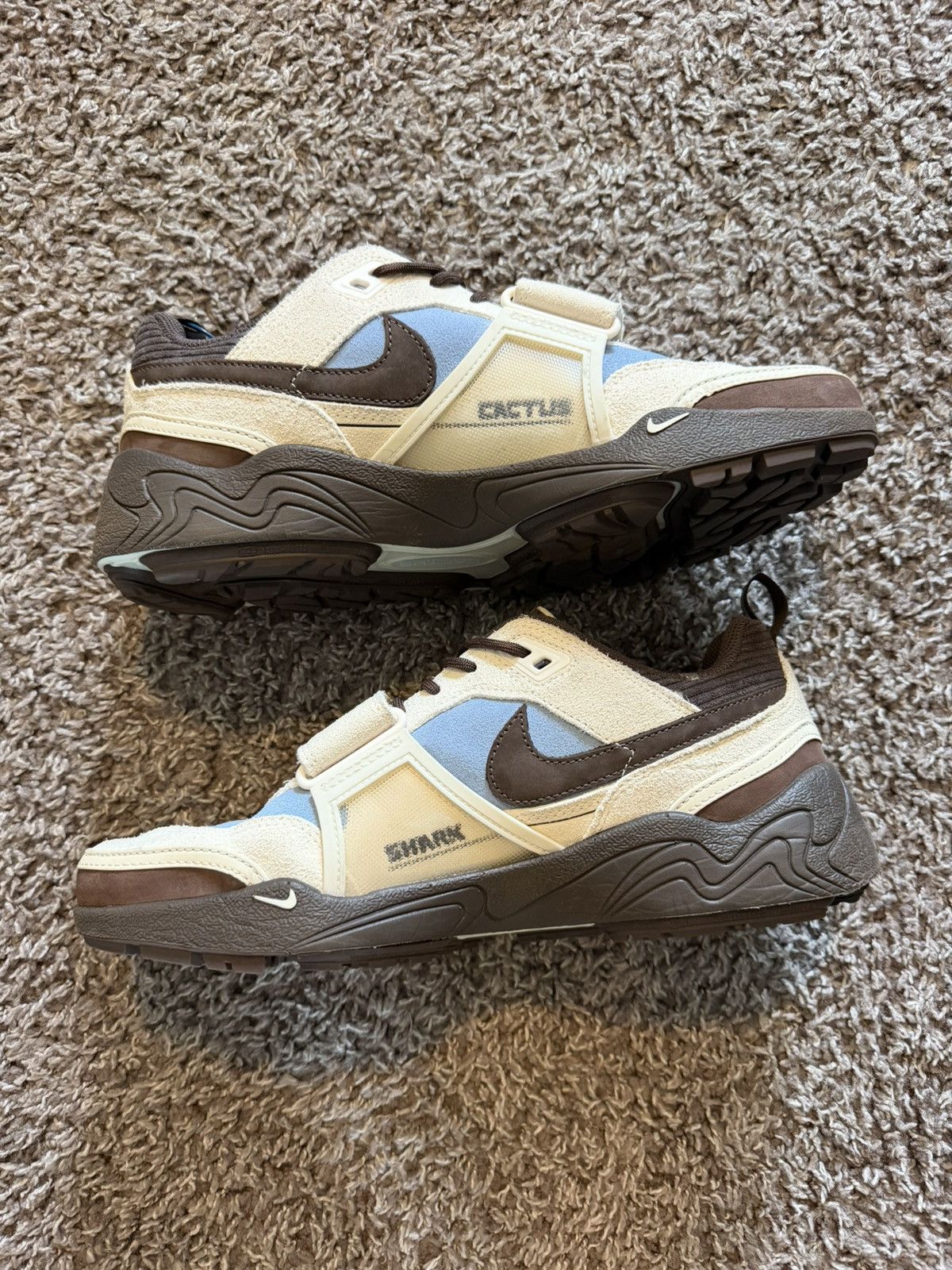 Nike × Travis Scott Nike X Travis Scott Zoom Field Jaxx Blue Leche Size US 10.5 / EU 43-44 - 2 Thumbnail