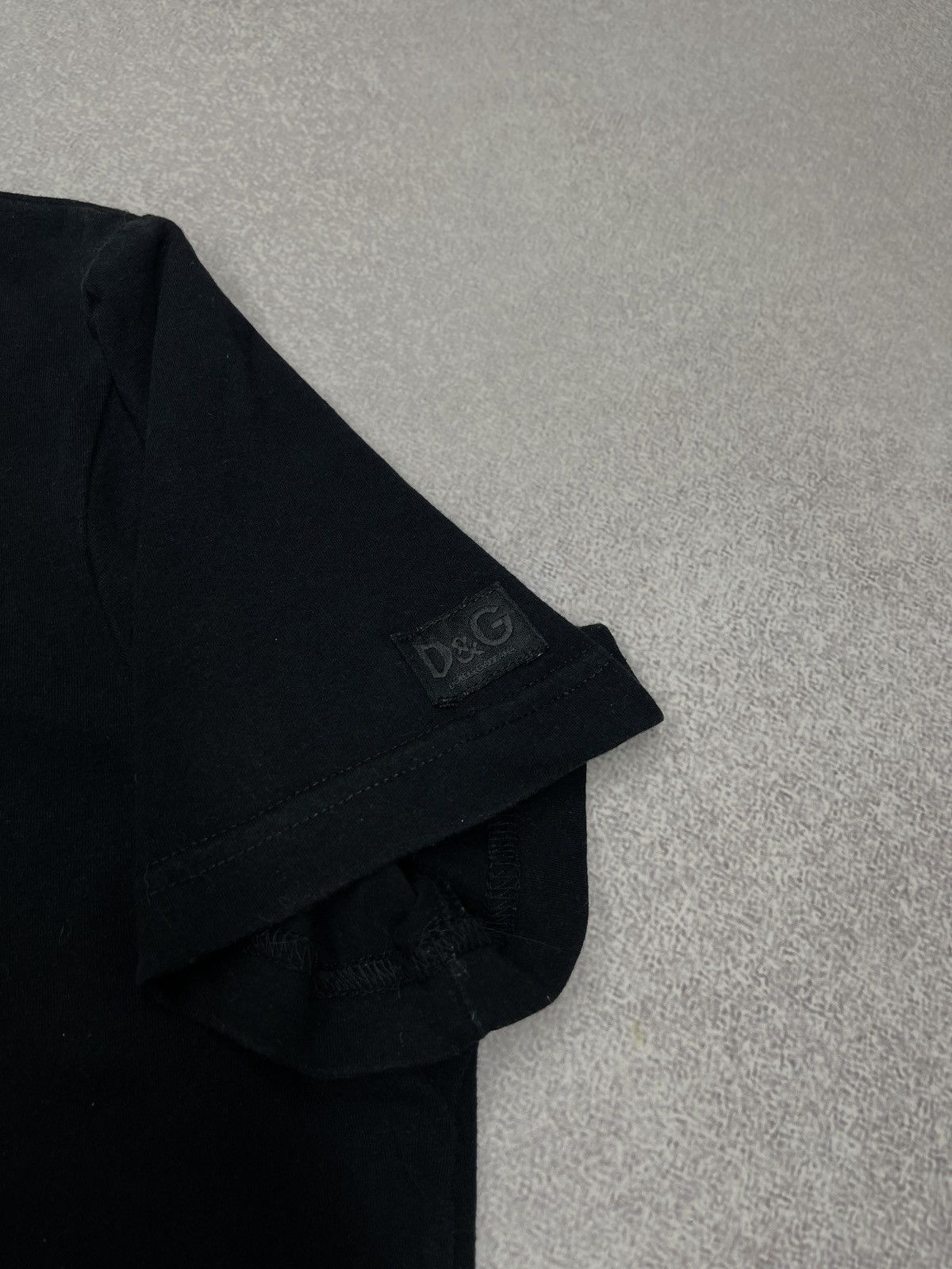 Dolce & Gabbana Vintage Dolce & Gabbana D&G V-Neck T-Shirt Black Size L / US 10 / IT 46 - 5 Thumbnail
