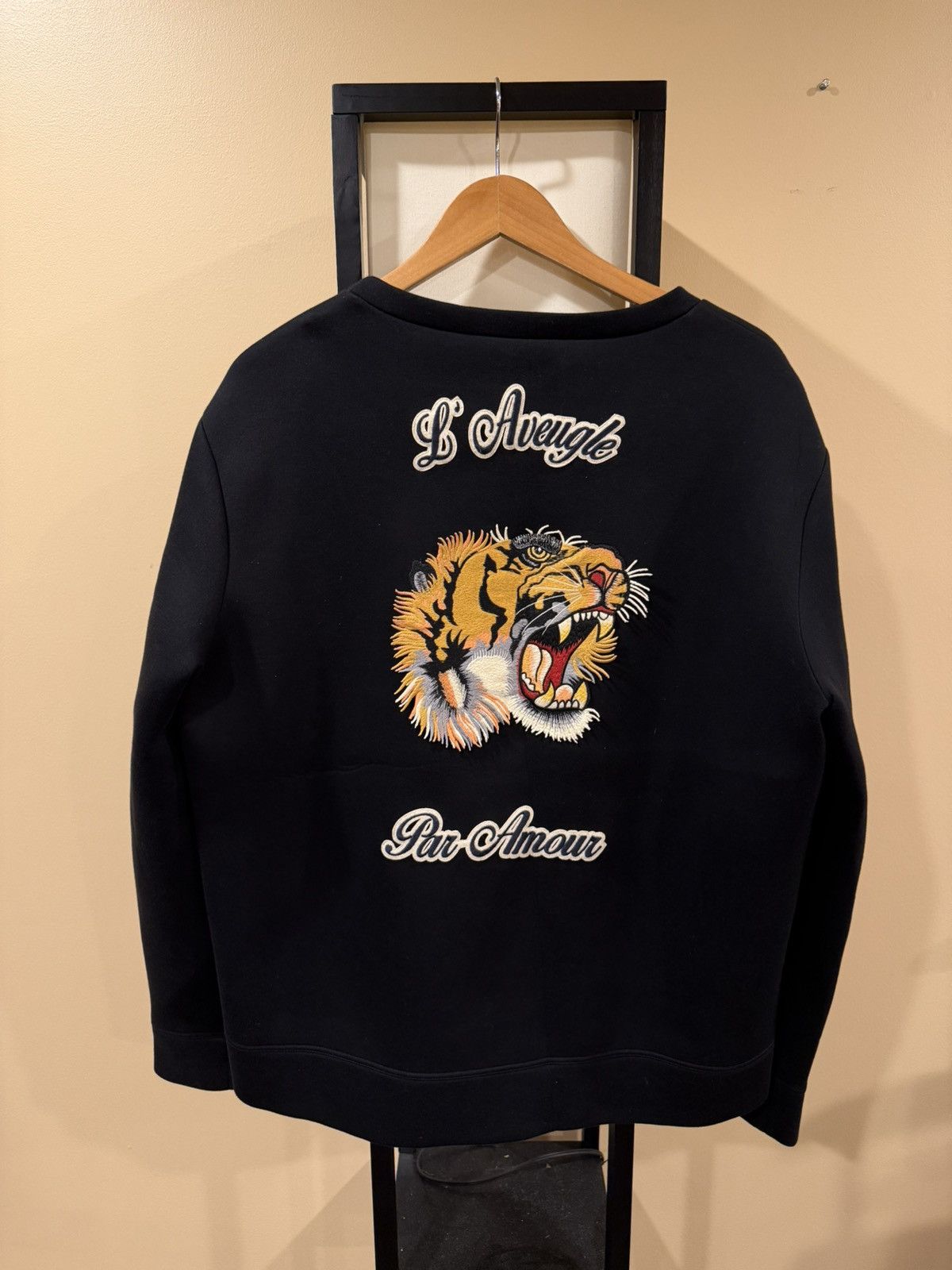 Gucci Gucci 2016 Snoopy Peanut / Tiger Embroidery Black Sweatshirt Size US XL / EU 56 / 4 - 2 Thumbnail